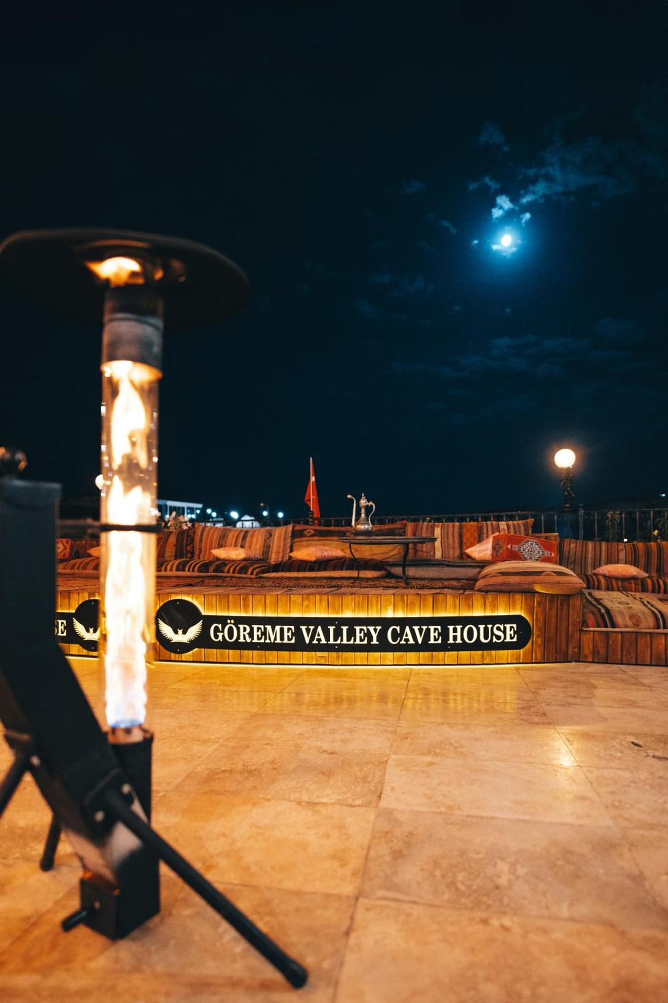 Valley Cave House 2*