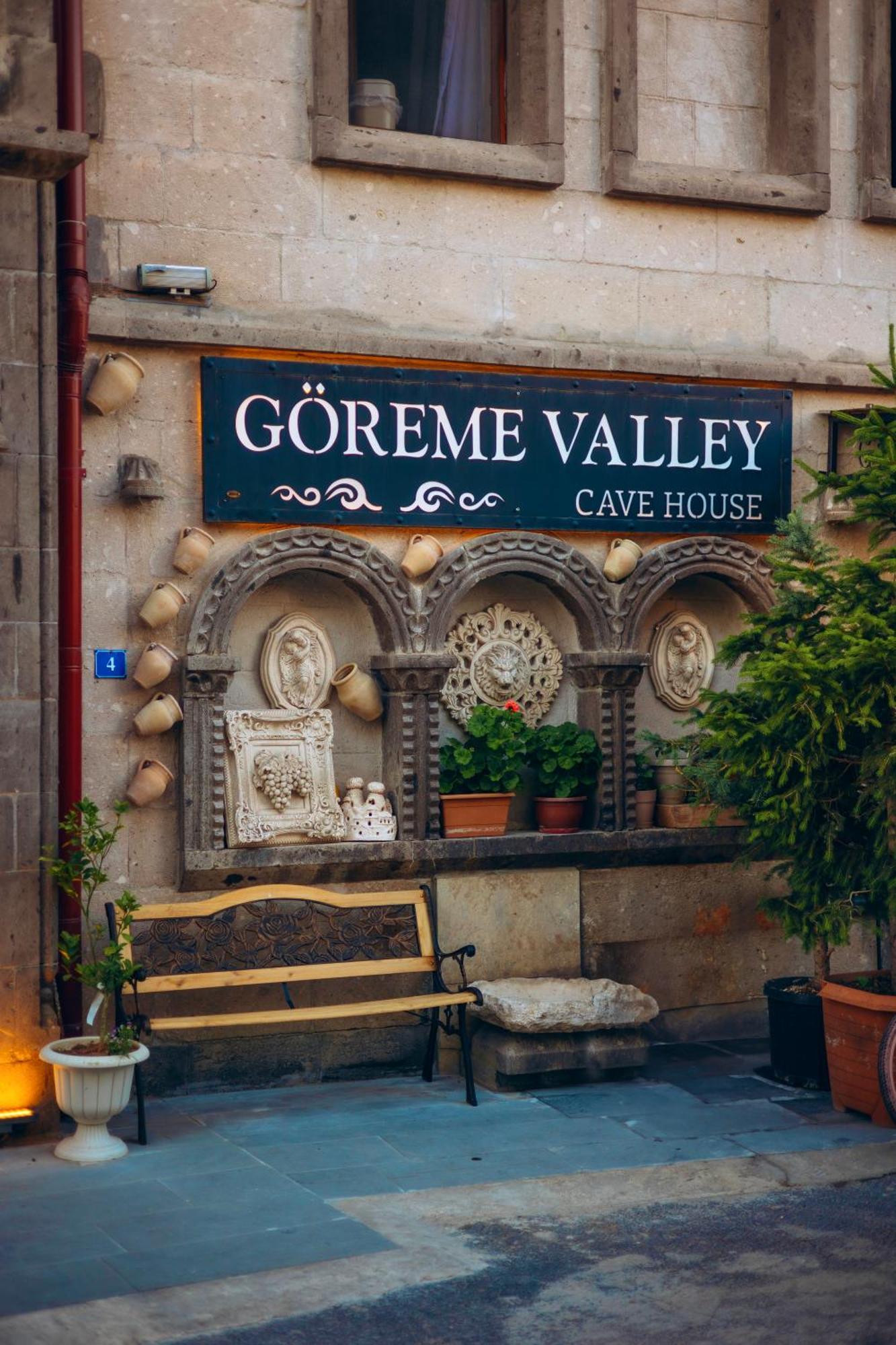 Valley Cave House 2*