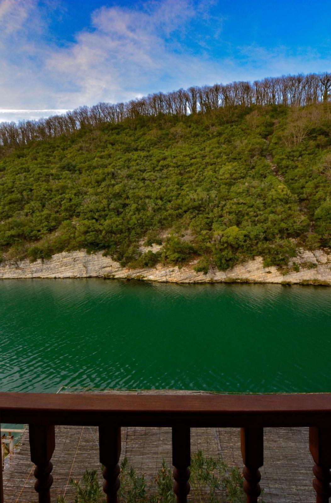 Hill River