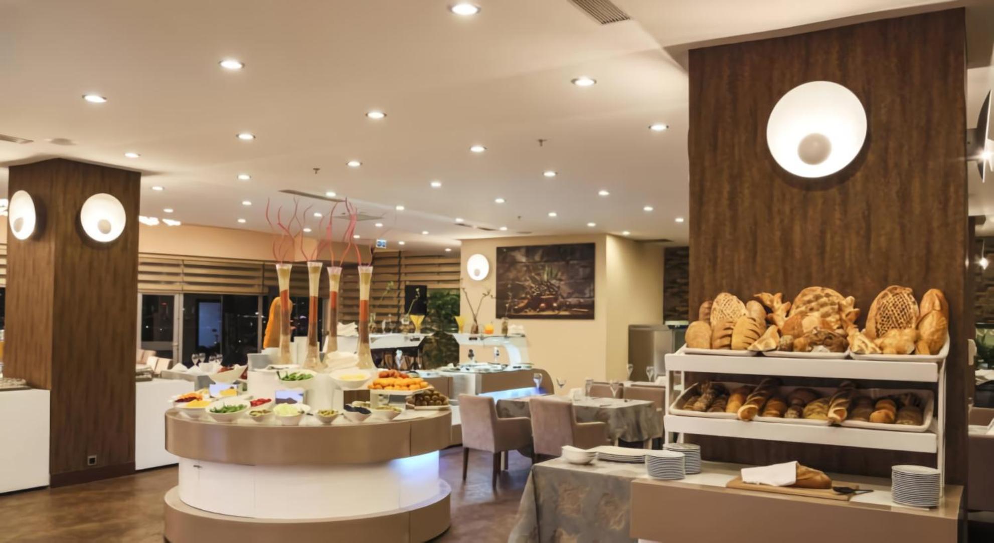 Nevali & Convention Center Hotel