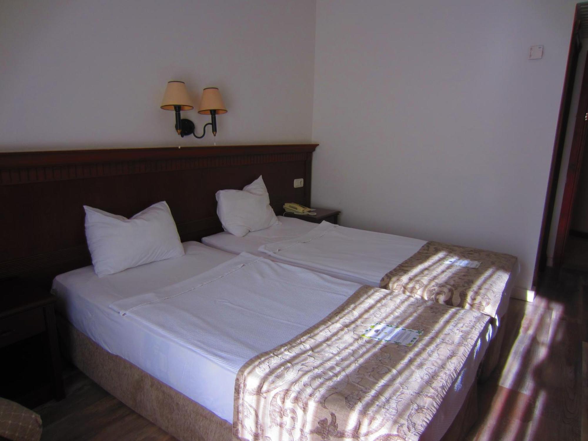 Hotel Golden Lotus 4*