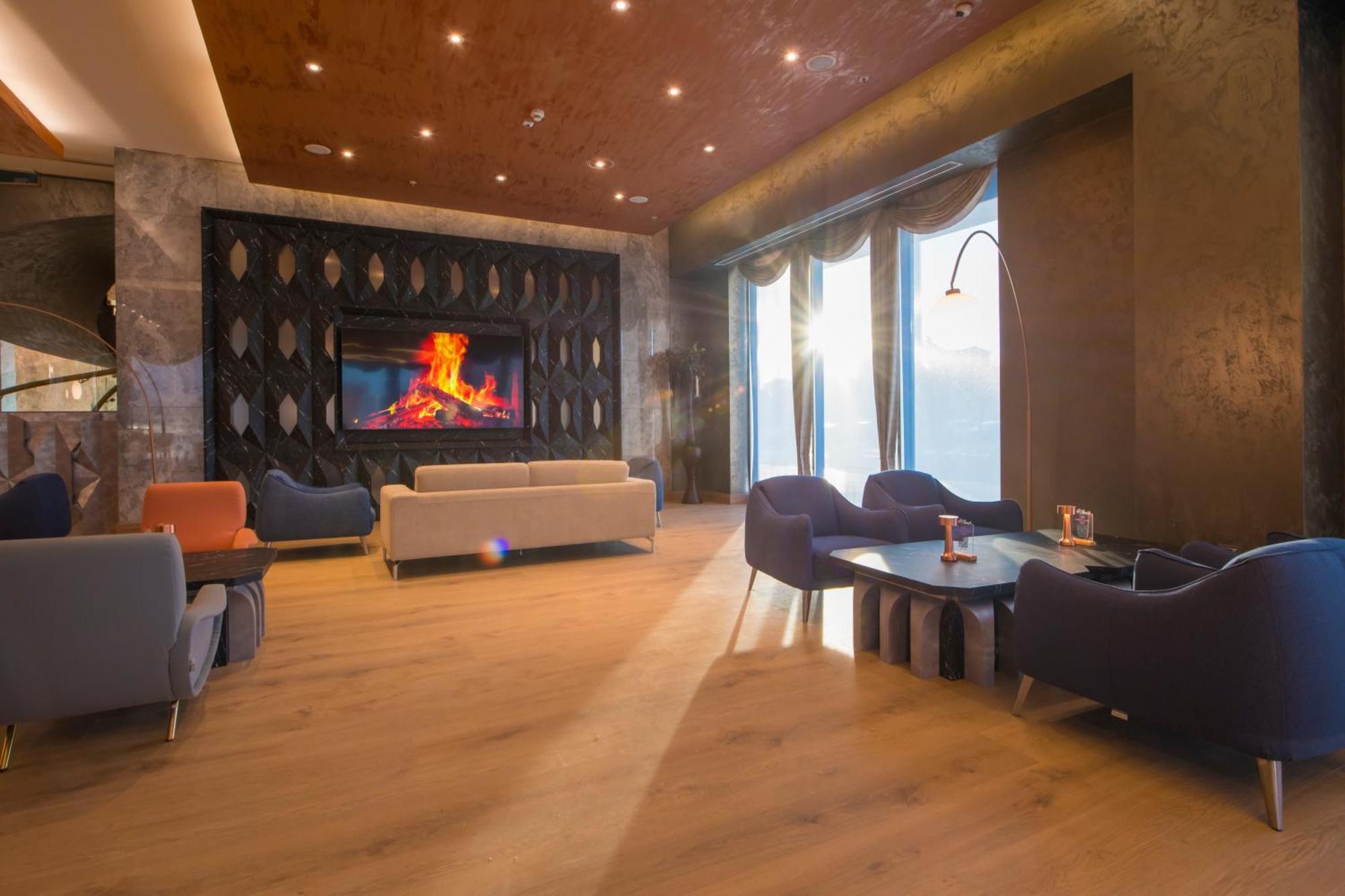 Crowne Plaza By Ihg