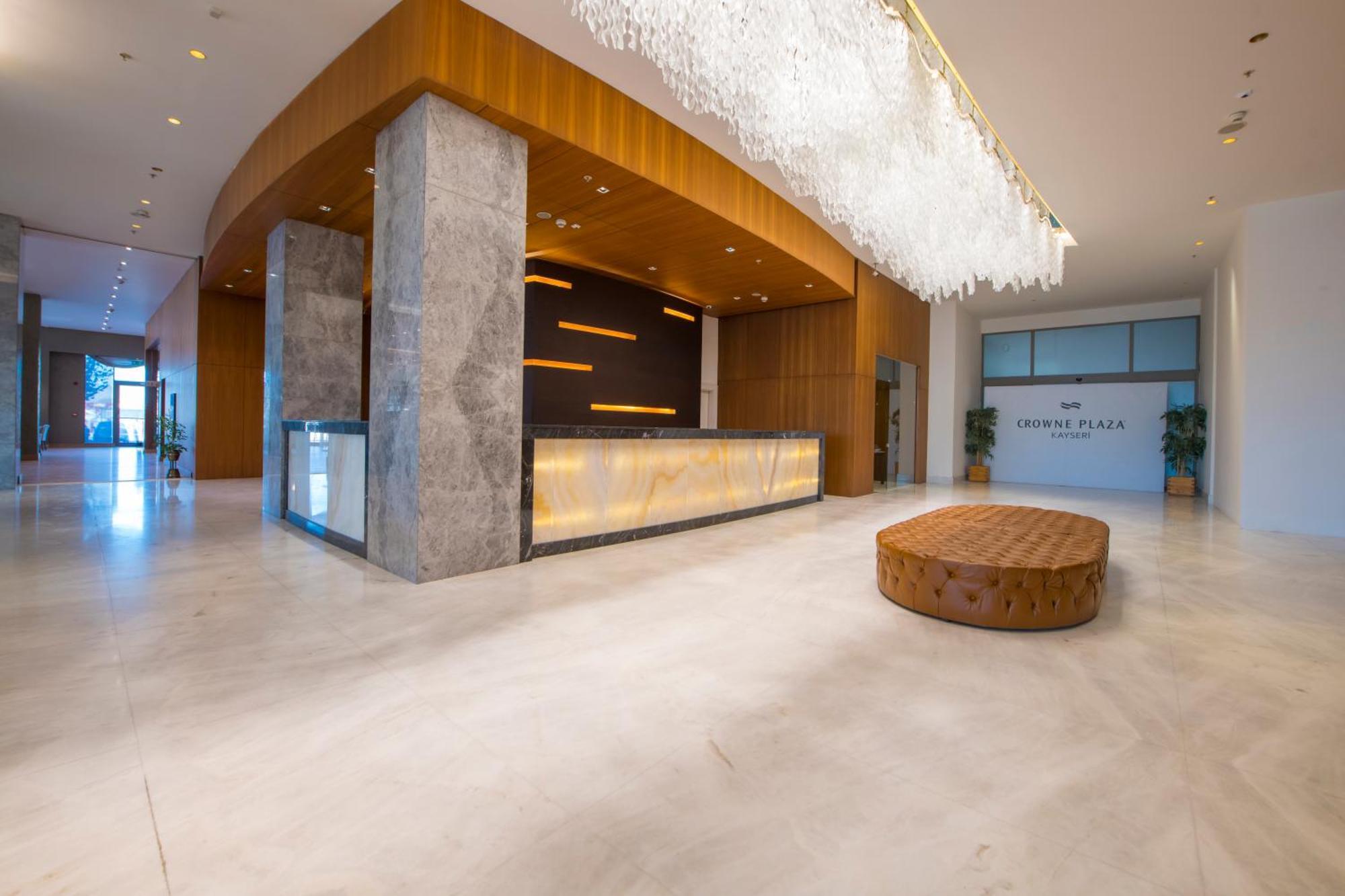 Crowne Plaza By Ihg 5*
