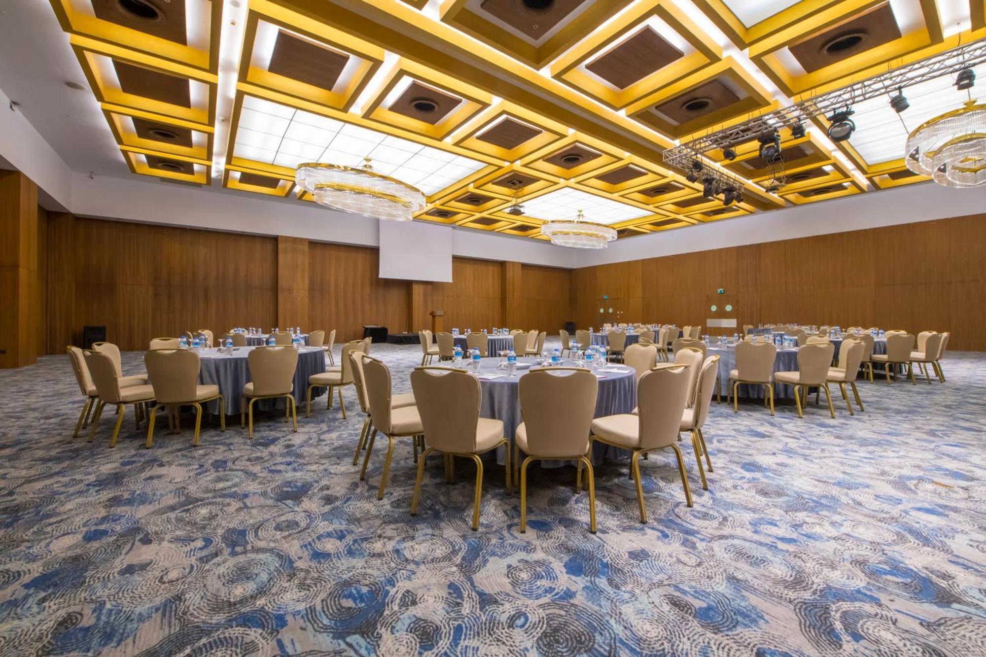 Crowne Plaza By Ihg Hotel 5*