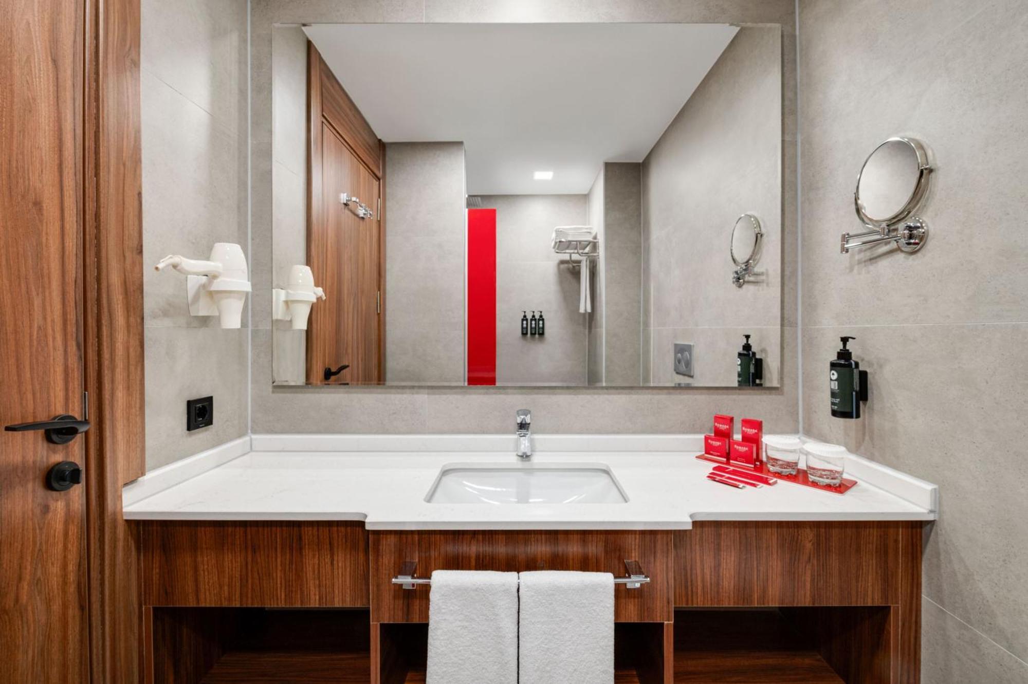 Hotel Ramada By Wyndham 5*