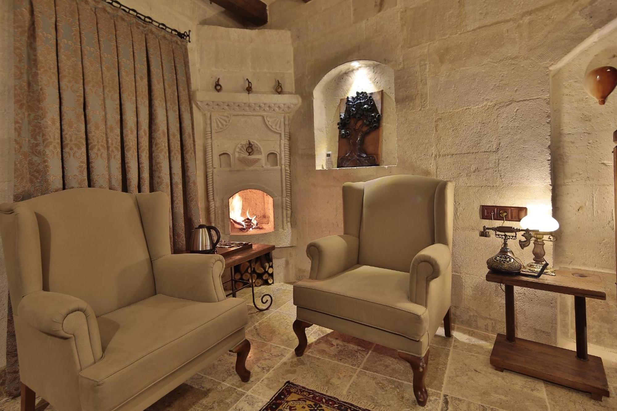 Hotel Aren Cave And Art Gallery