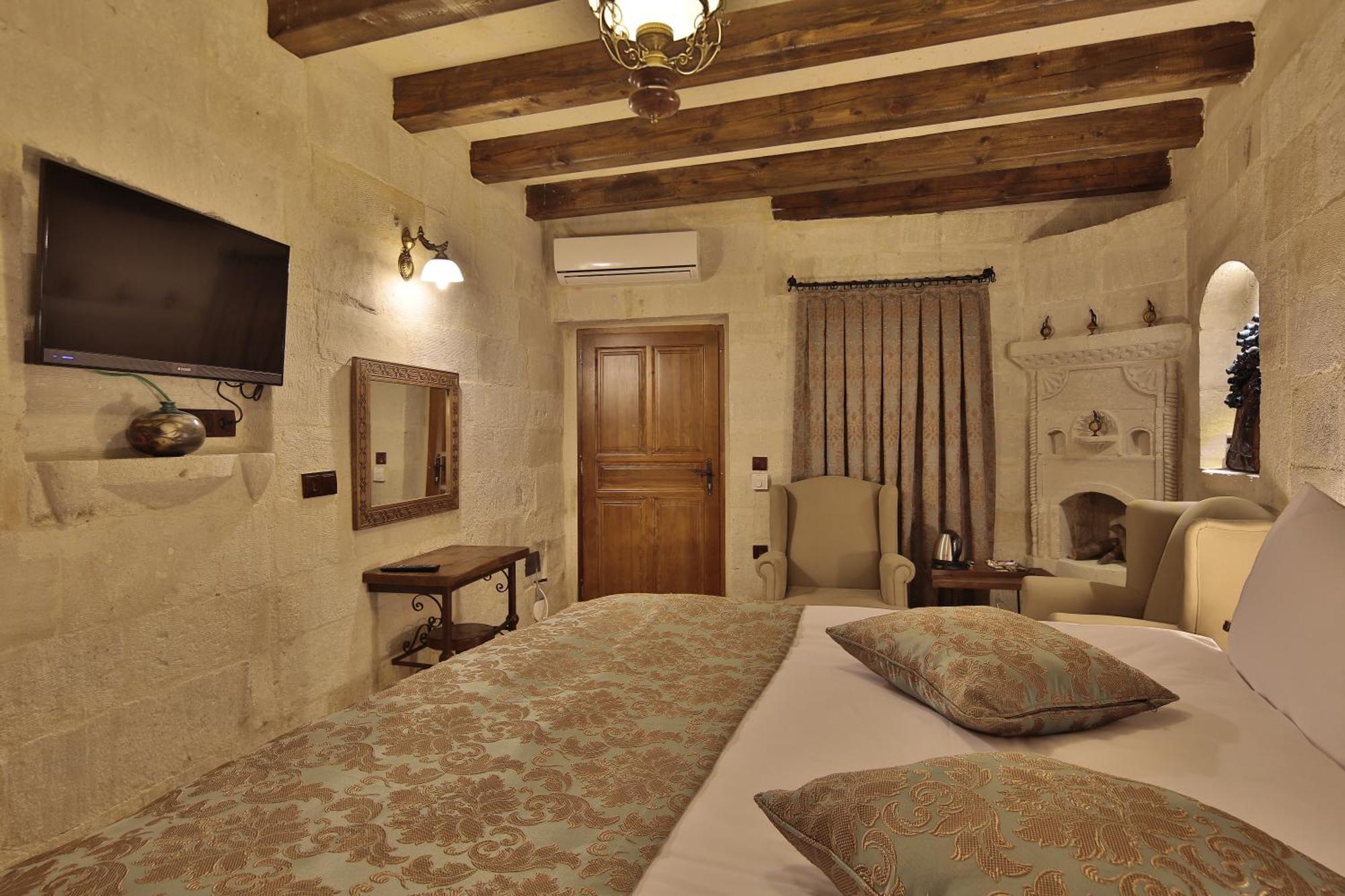 Hotel Aren Cave And Art Gallery