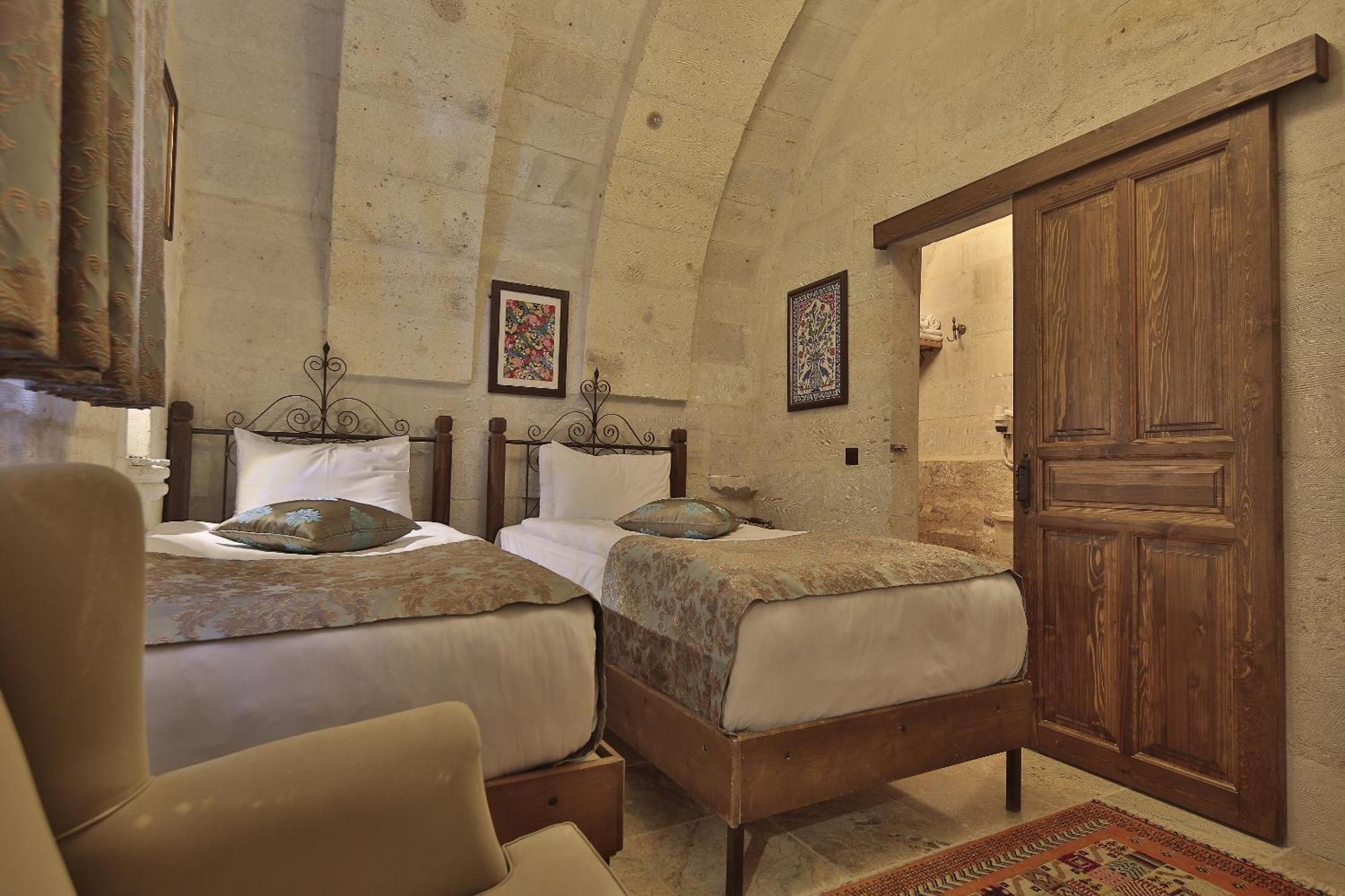 Hotel Aren Cave And Art Gallery 2*
