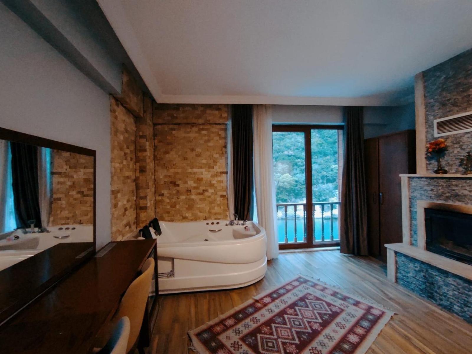 Hotel Hill River 3*