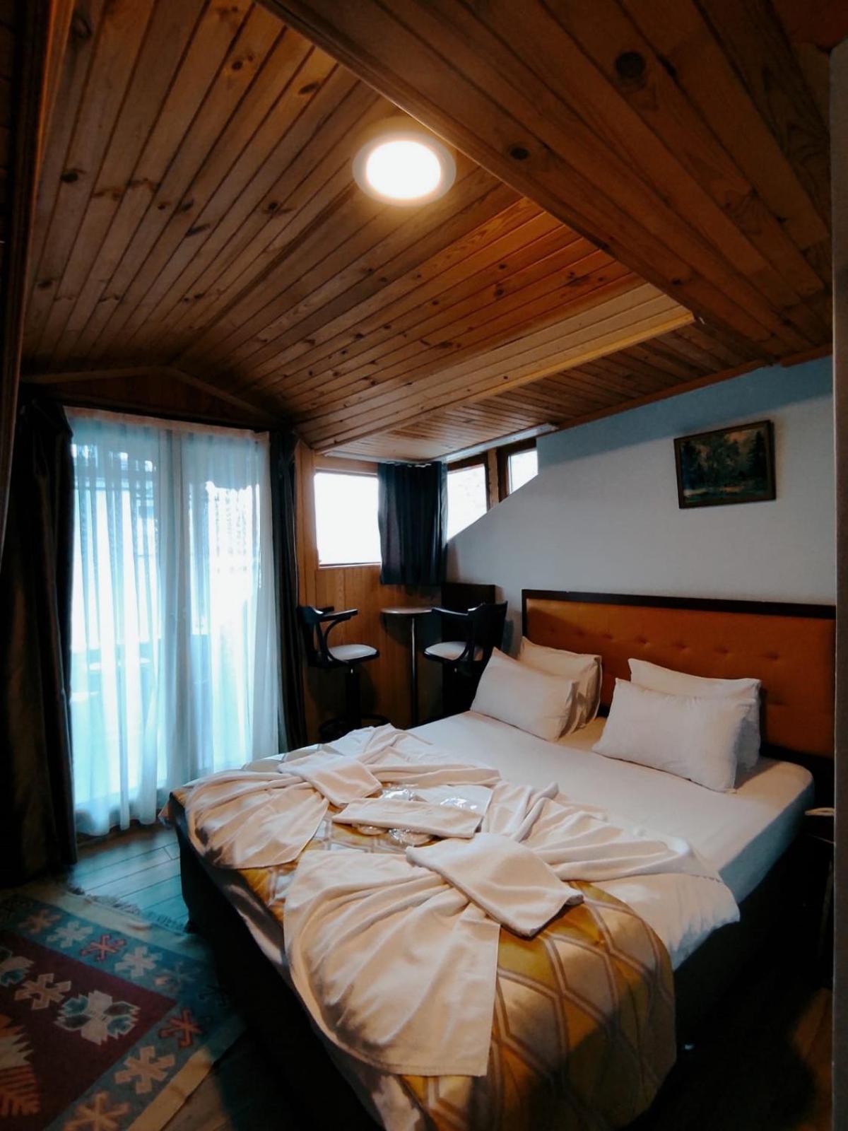 Hill River 3*