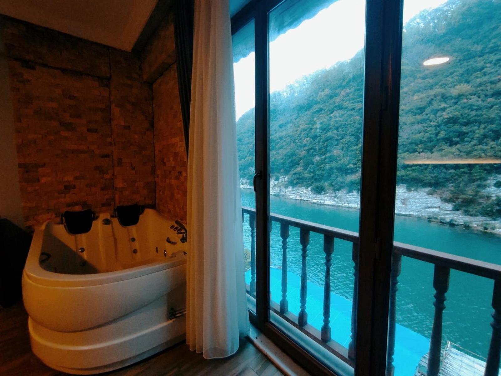 Hotel Hill River 3*