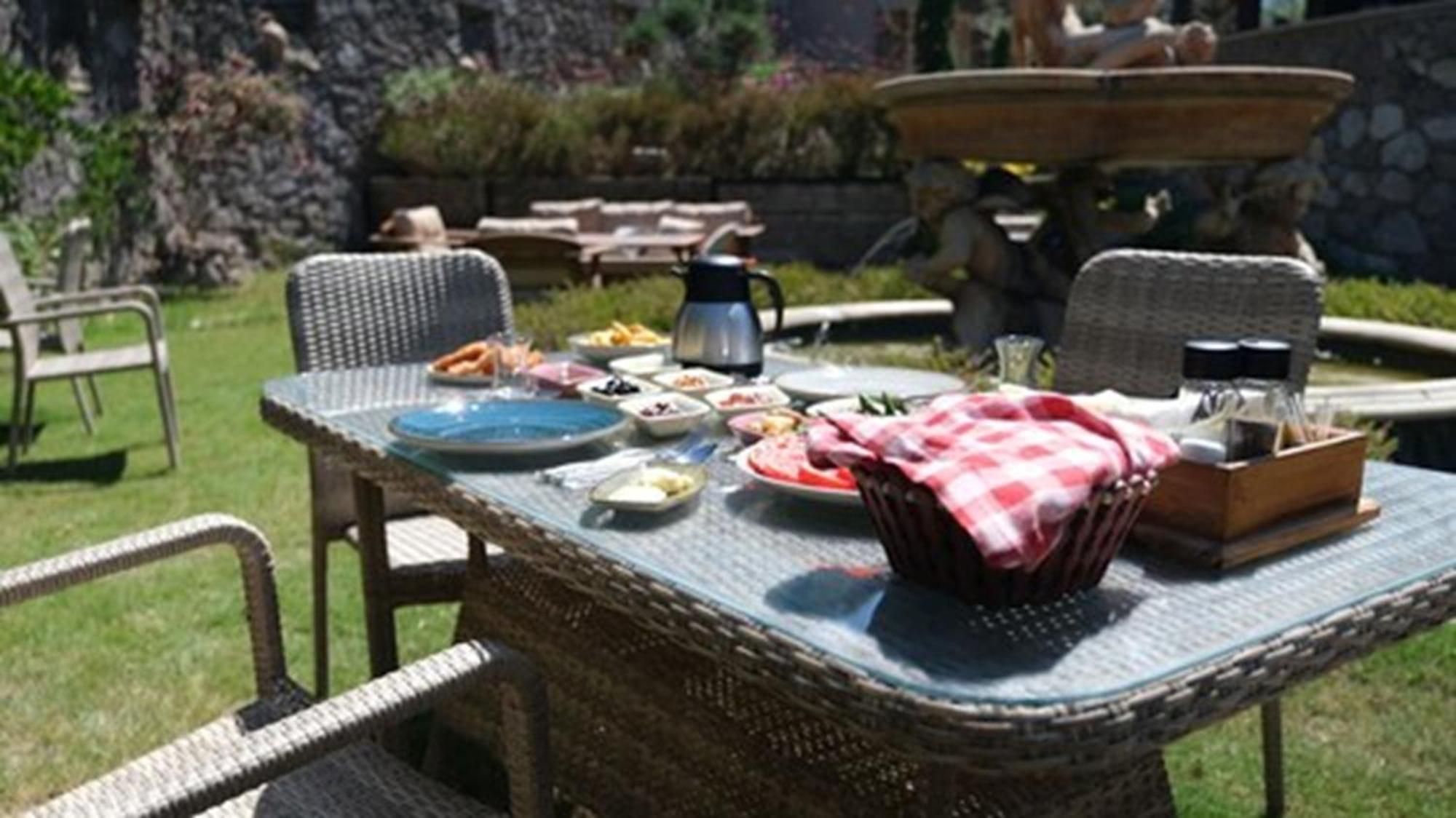 Assos Longevity 4* Sokakagzi