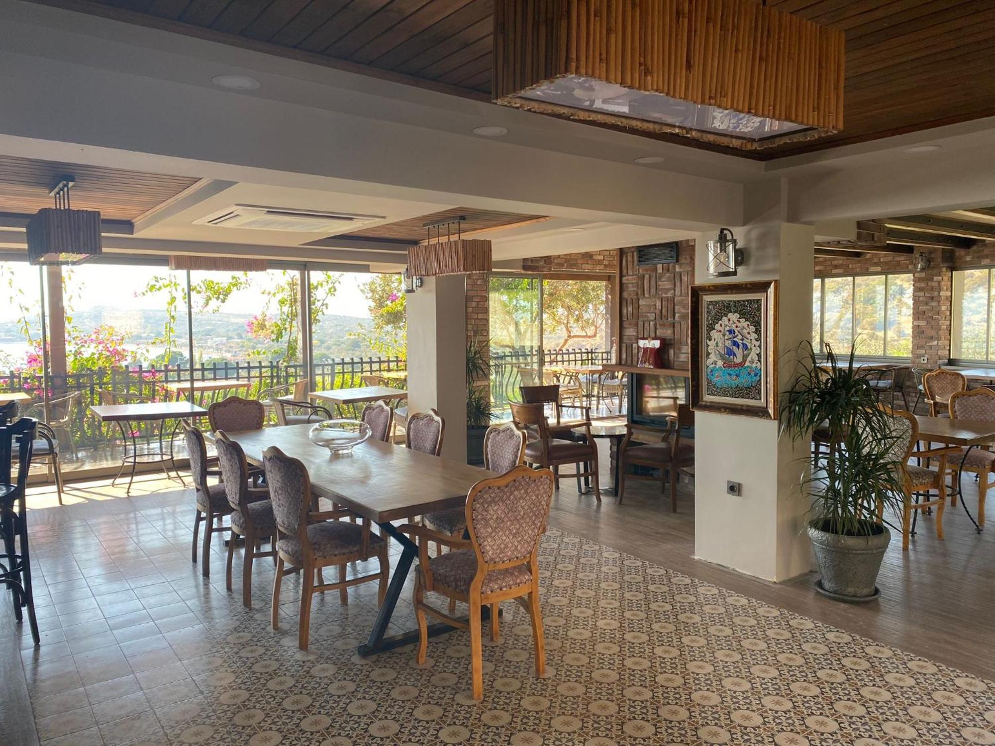 Assos Longevity 4* Sokakagzi