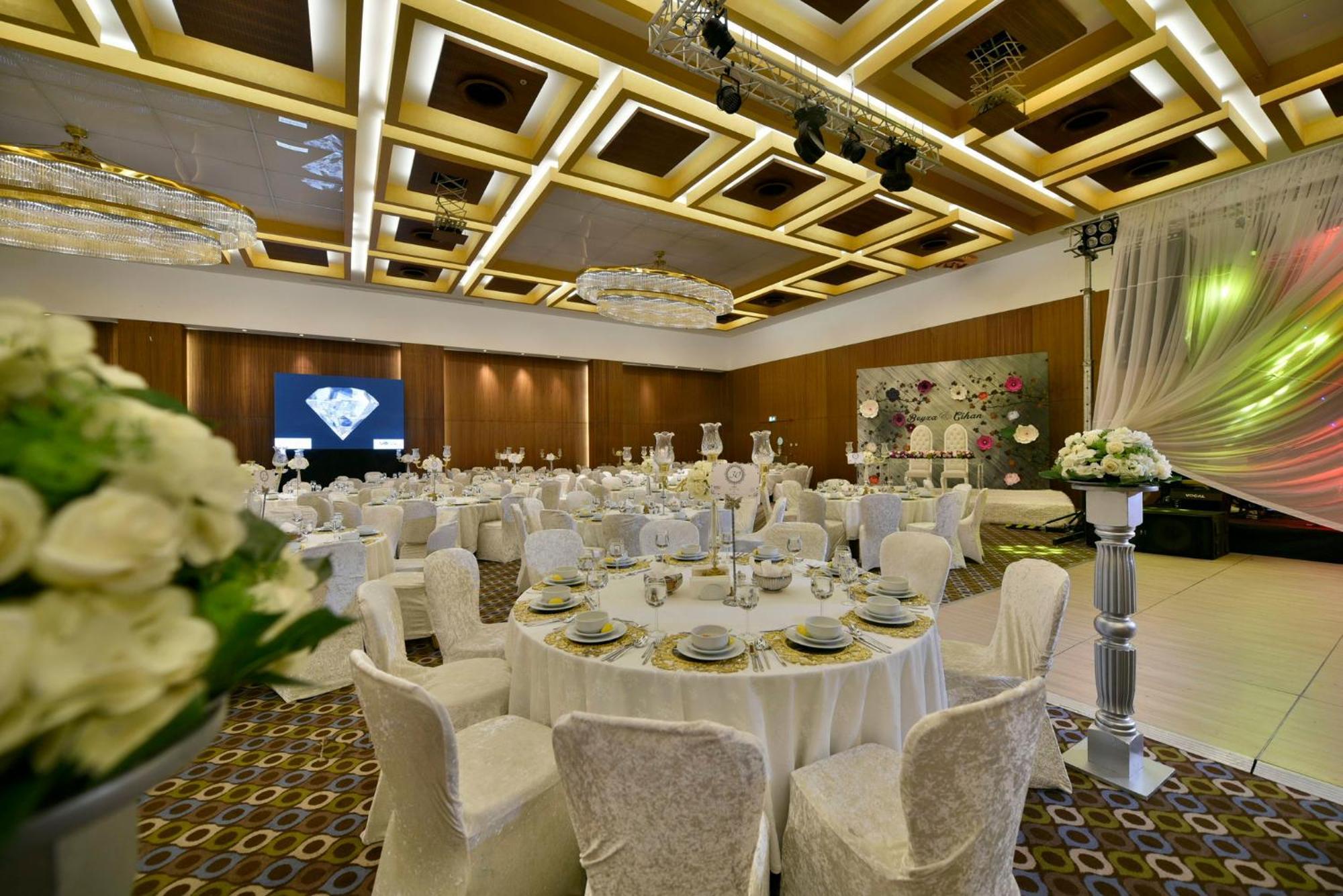 Crowne Plaza By Ihg Hotel