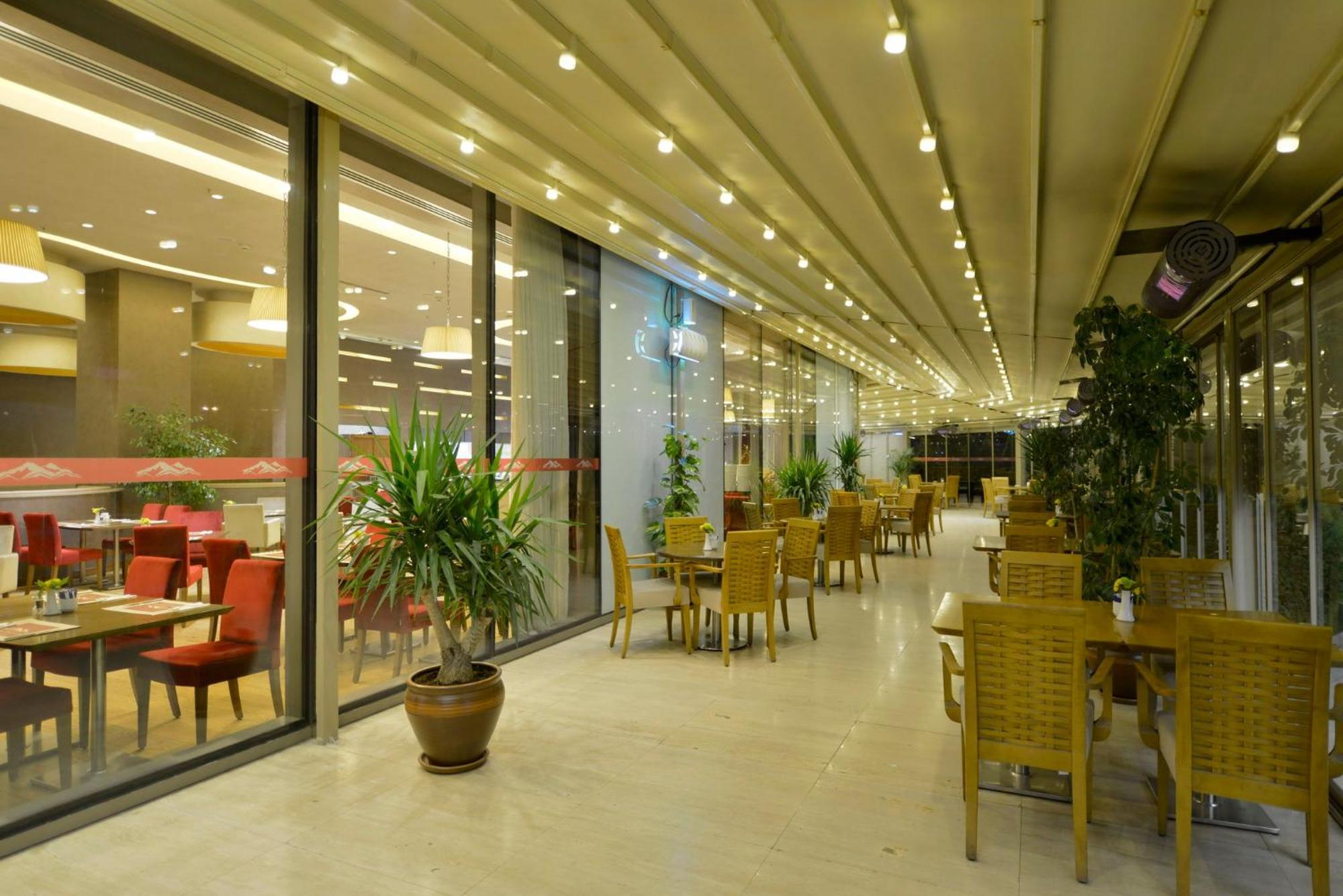 Crowne Plaza By Ihg Hotel
