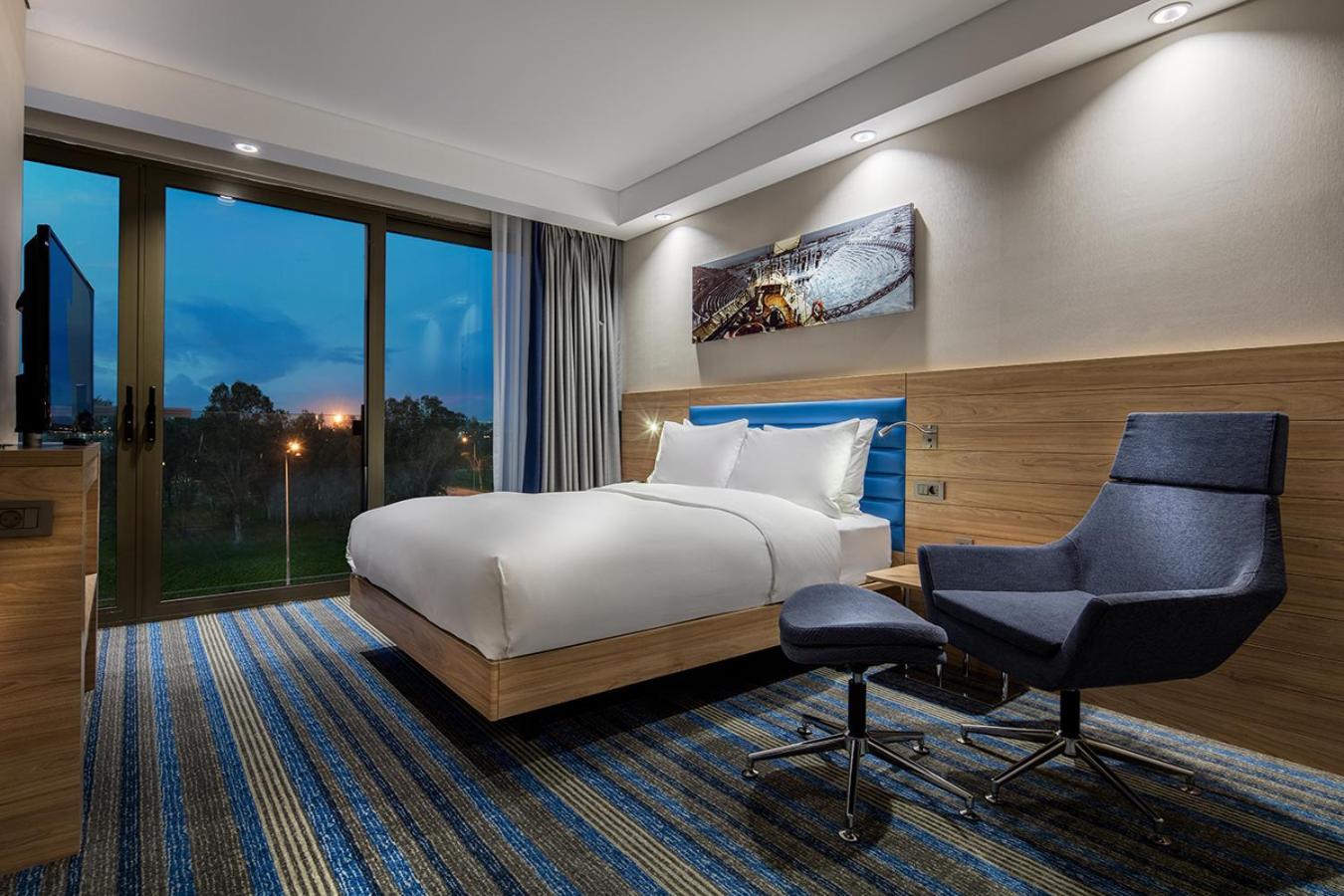 Hampton By Hilton Izmir Hotel