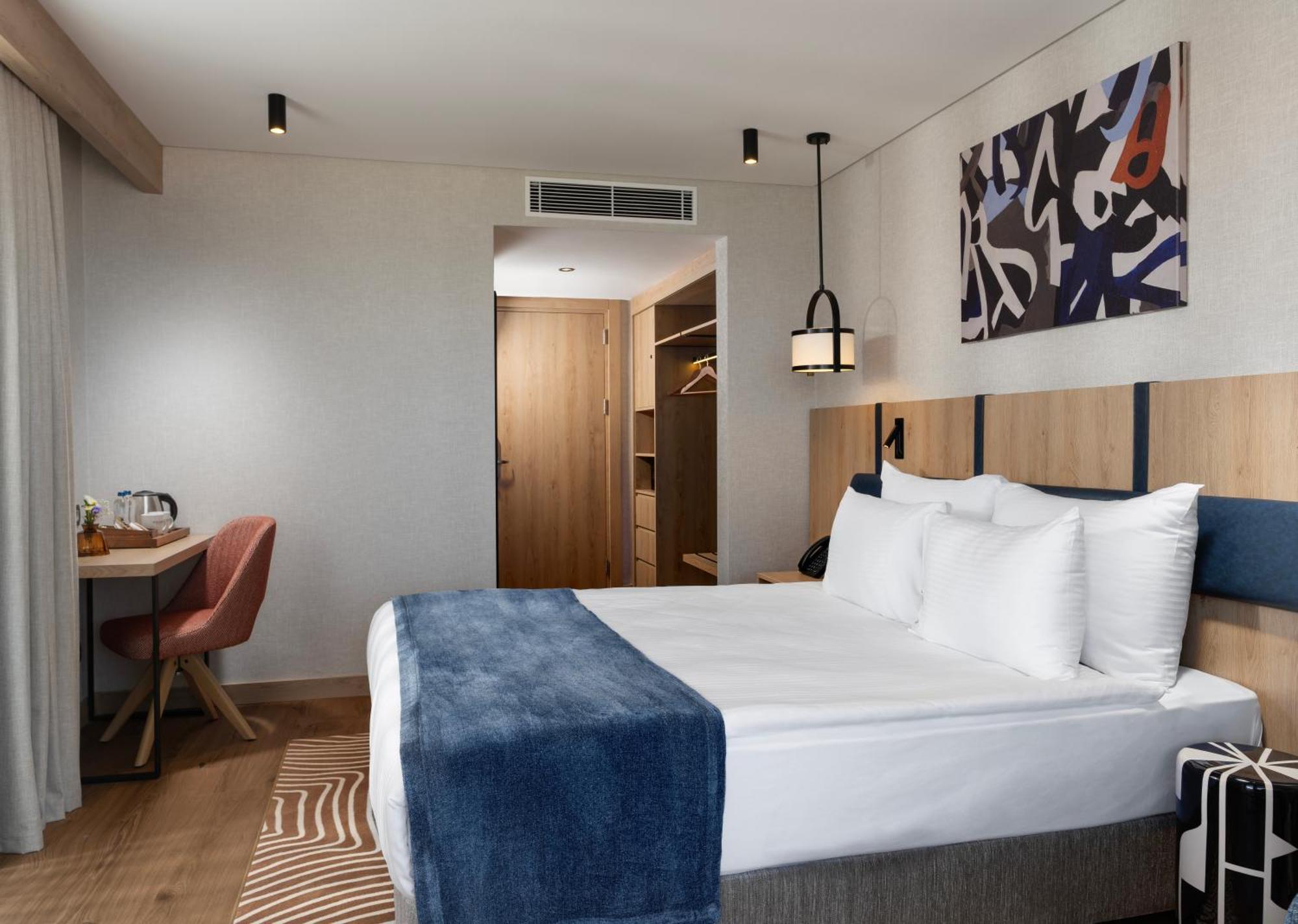 Elite World Hotel 5*