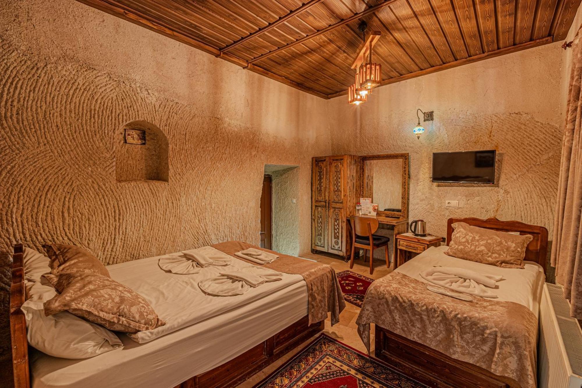 Valley Cave House