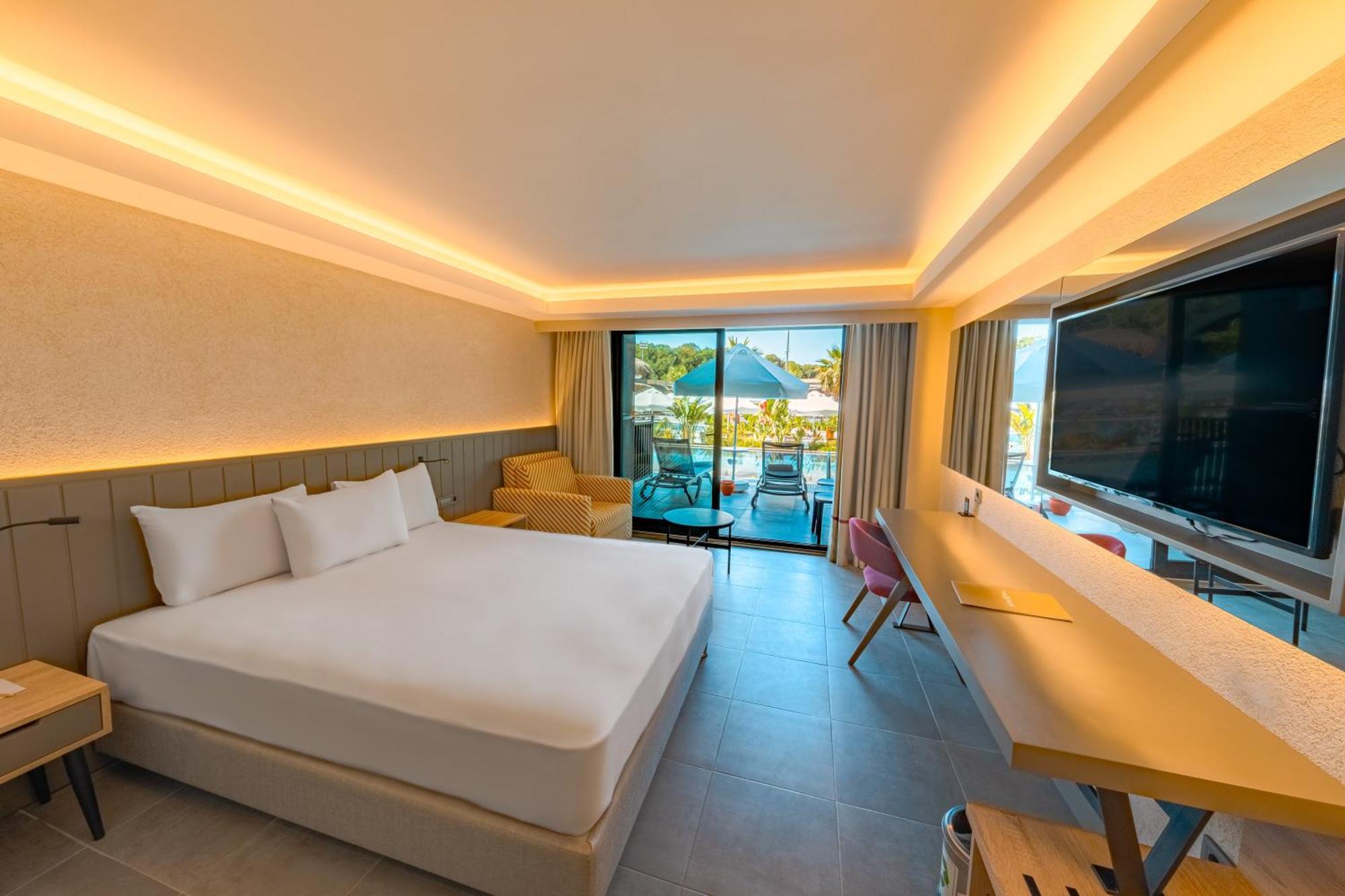 The X Hotel 5*