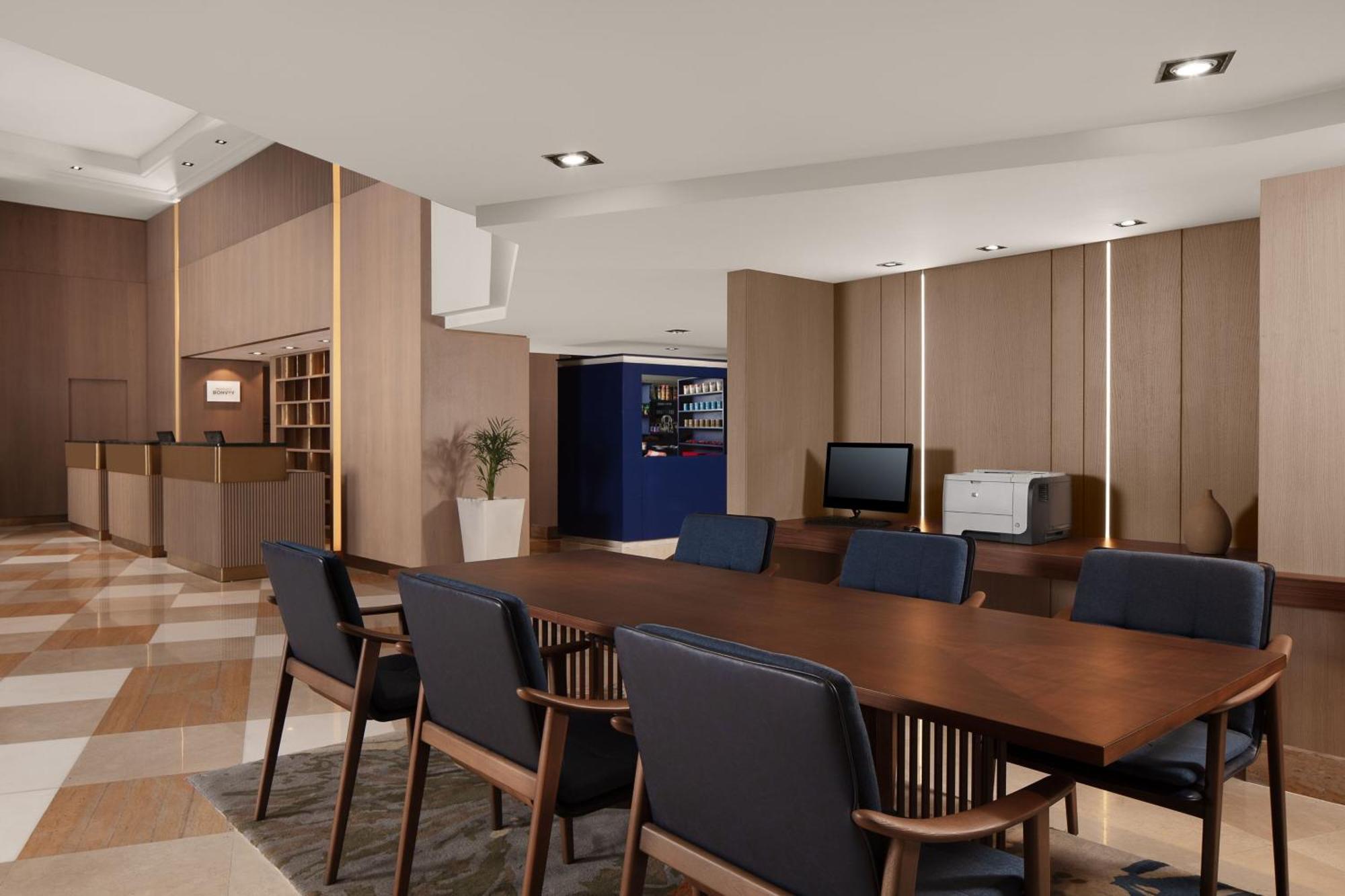 Delta By Marriott West Hotel