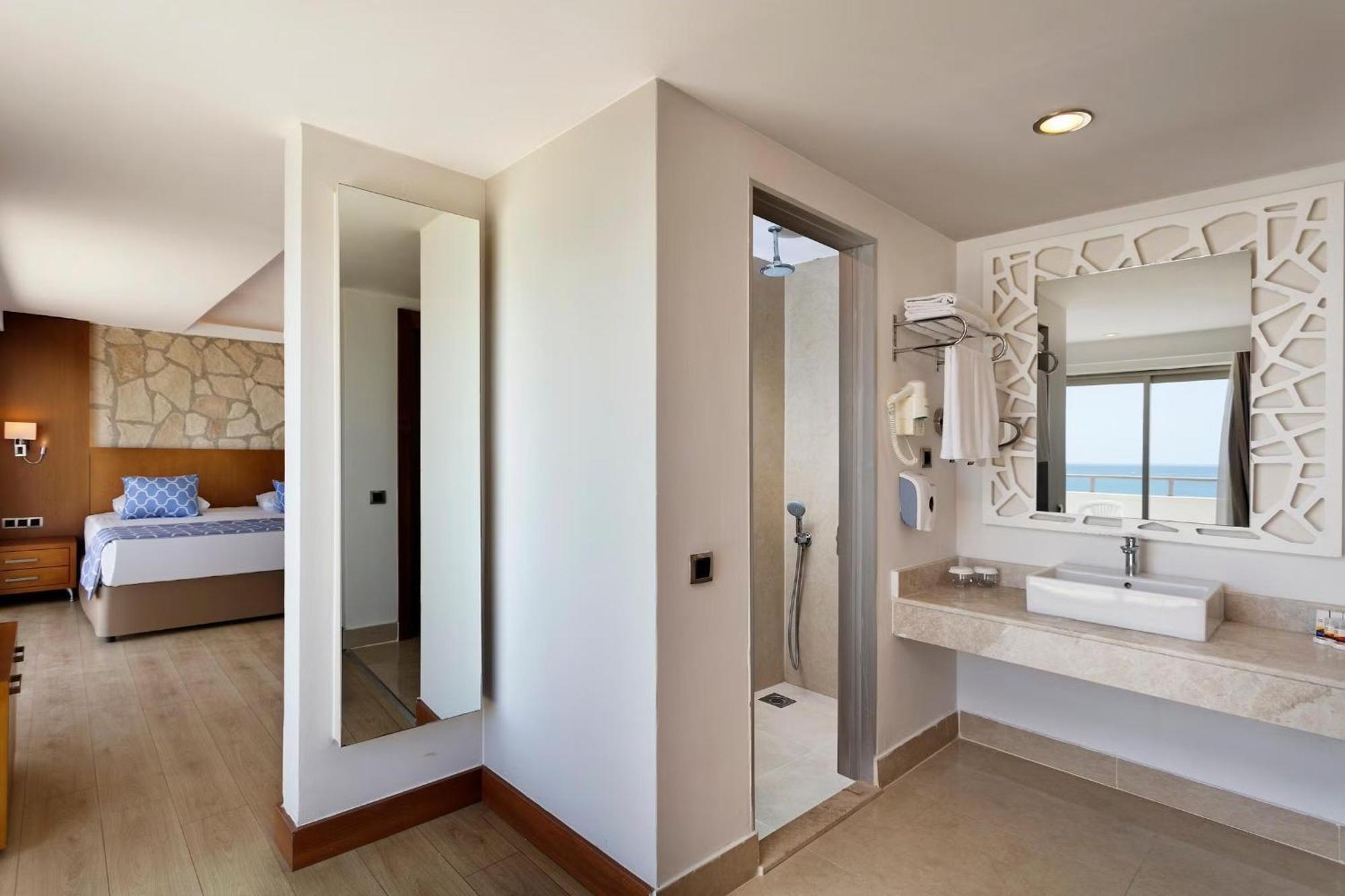 Armas Life Hotel 5*