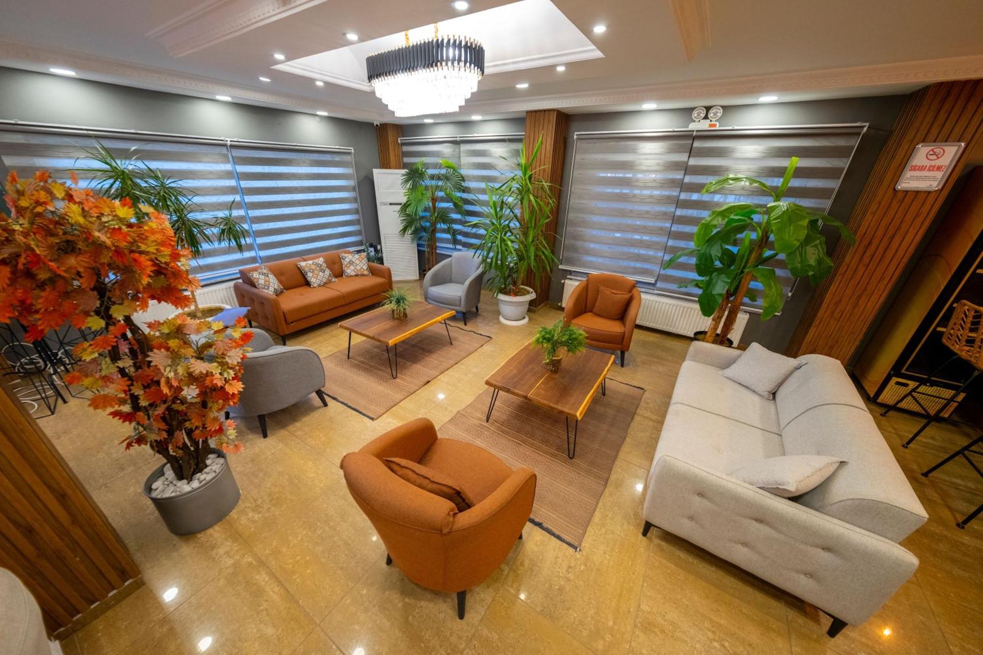 Lopera Hotel *