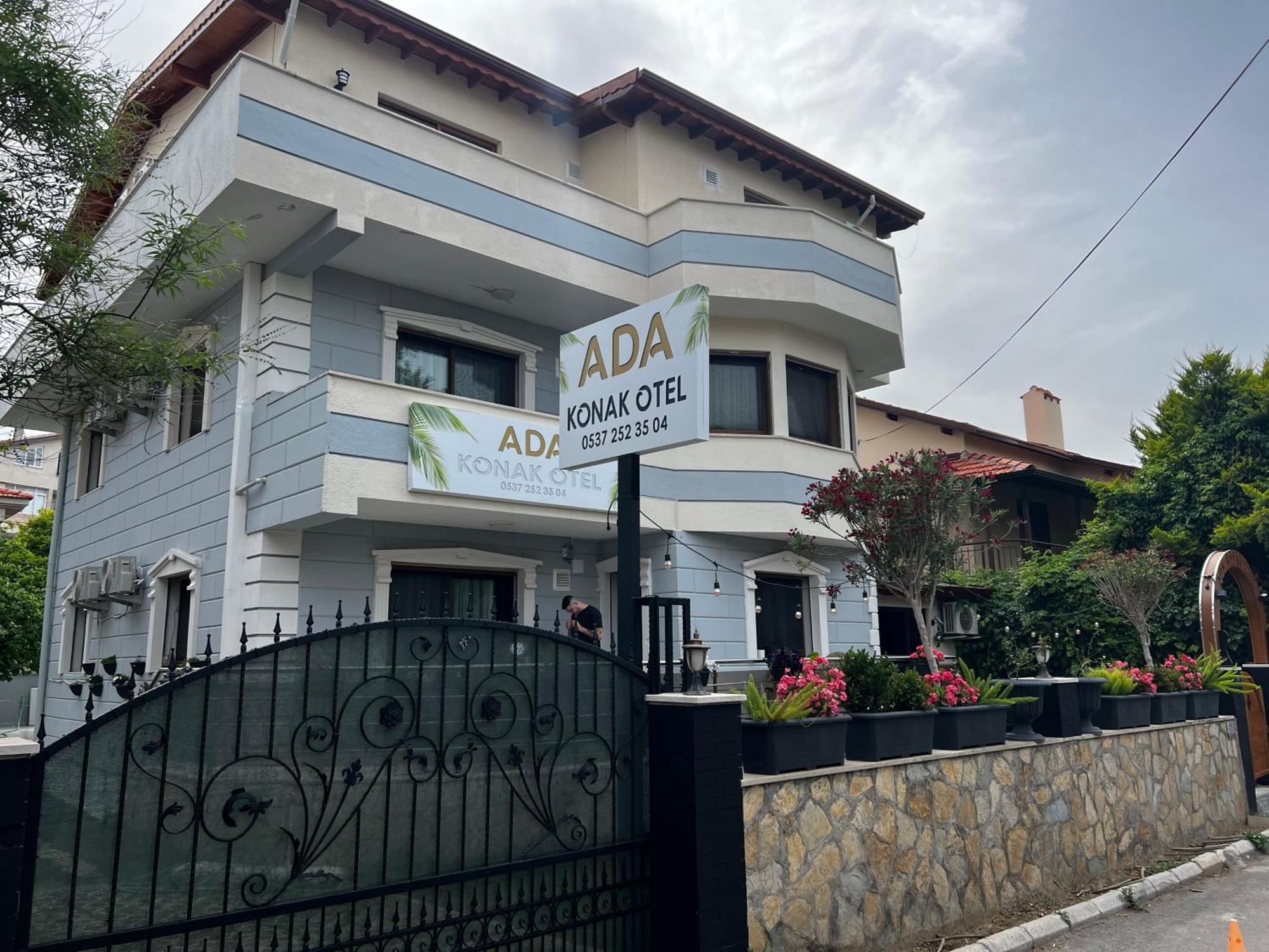 Ada Hotel *