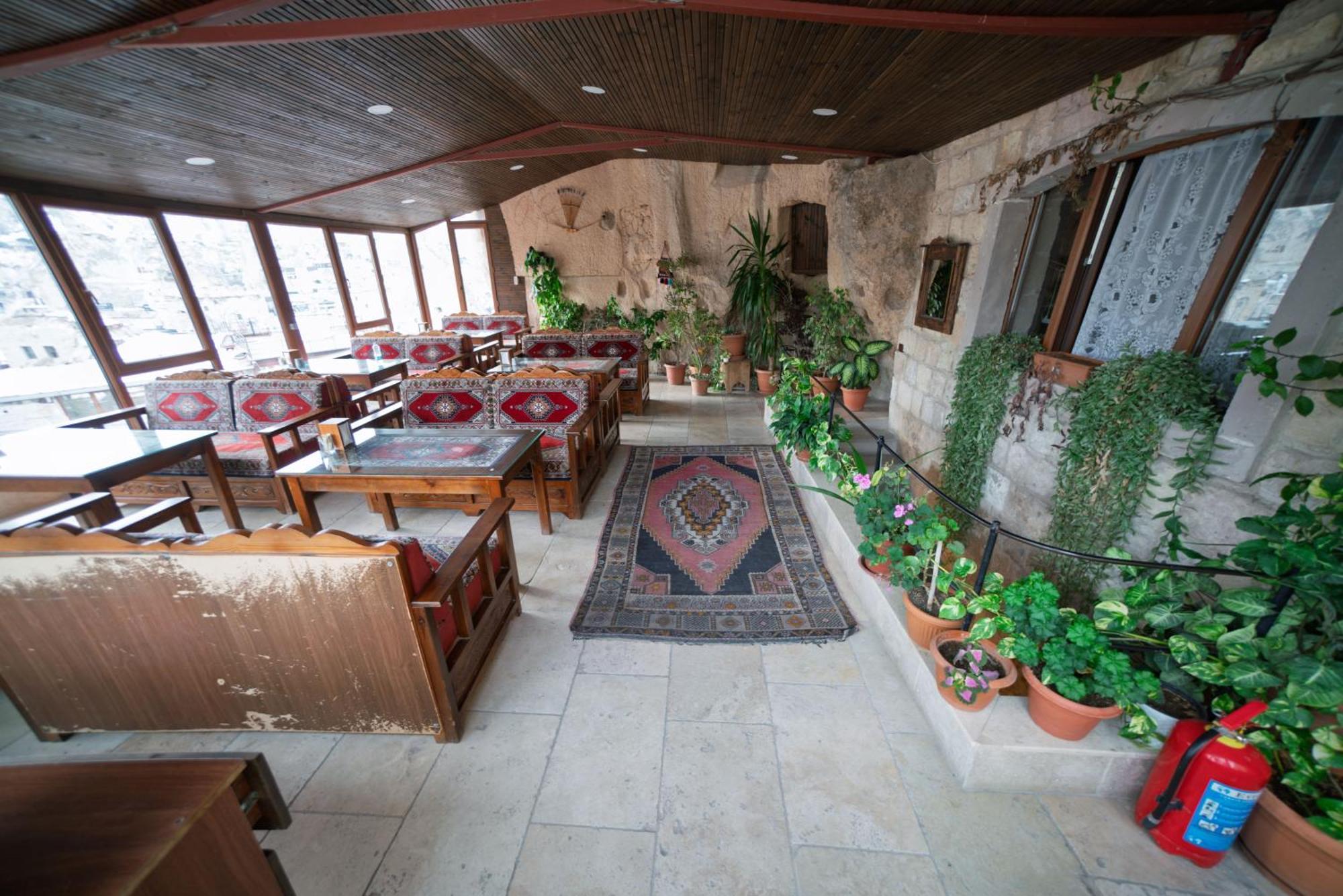 Zeus Cave 3*