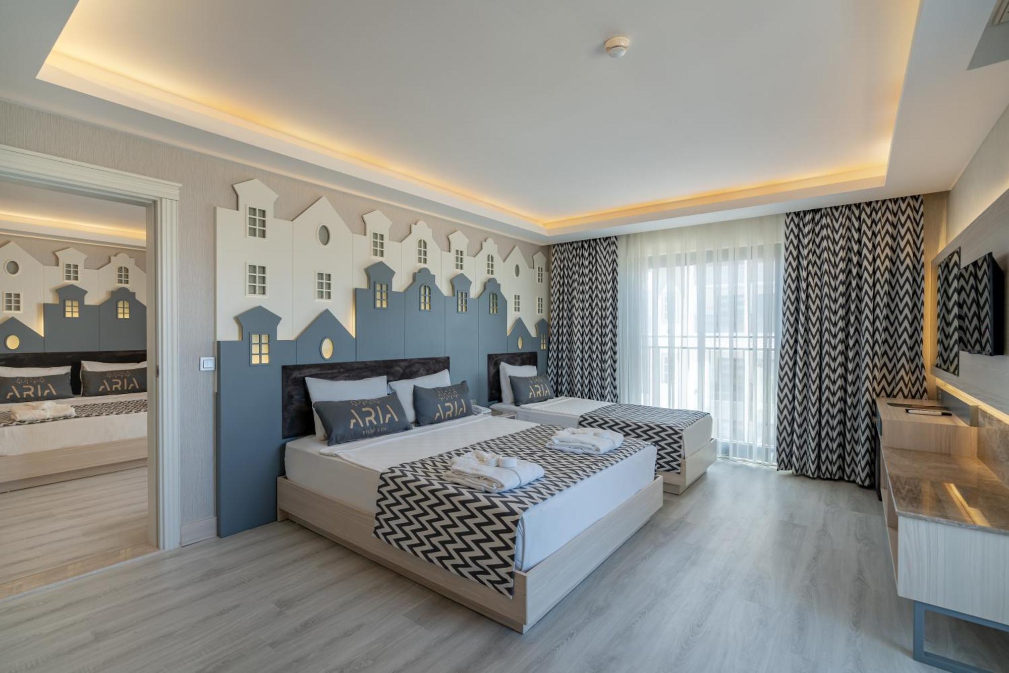 Aria & Ultra Hotel 5*