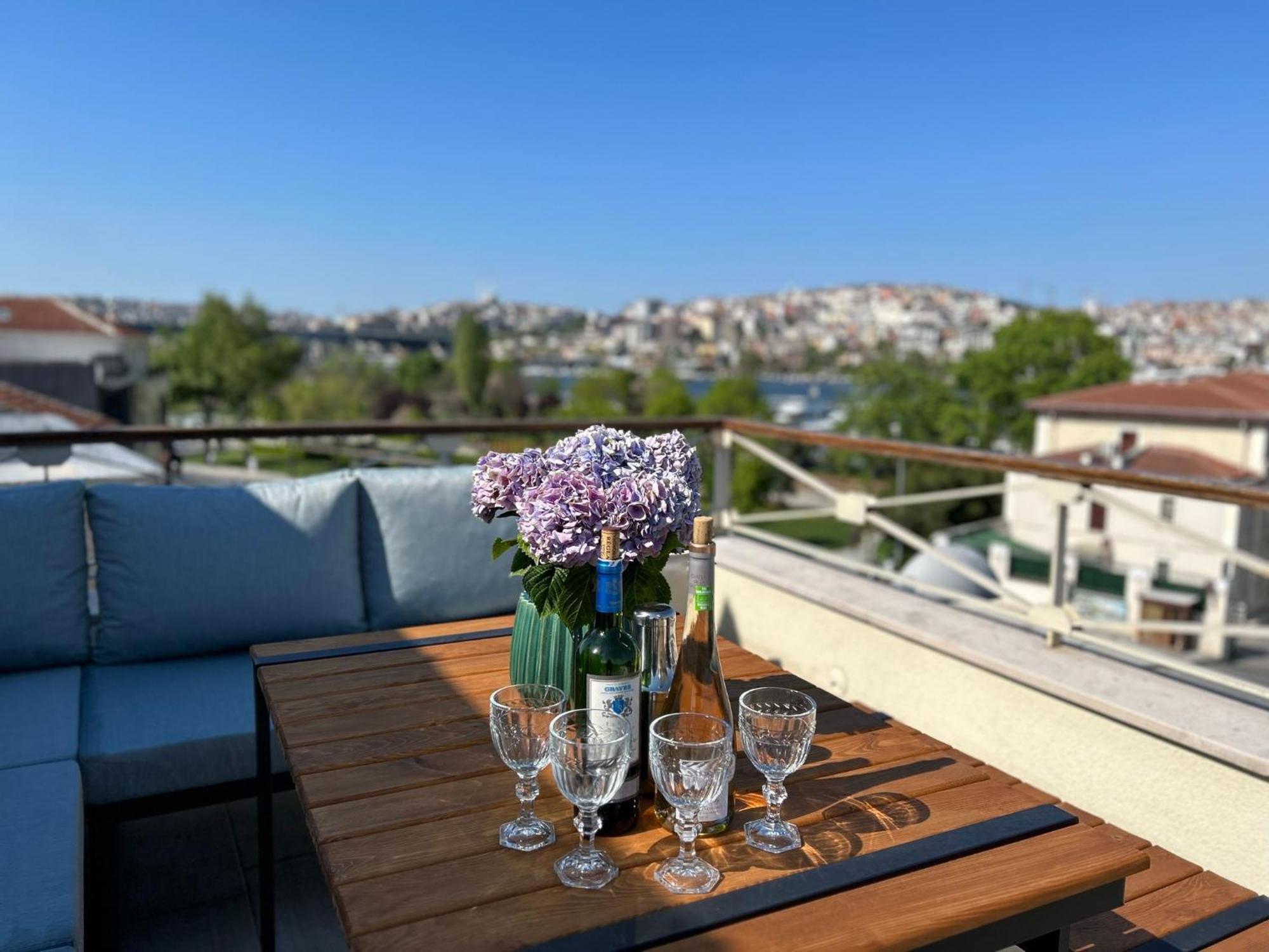 Waterfront By The Tram - Terrace With Dome & Golden Horn View In Fatih Apartment Istanbul