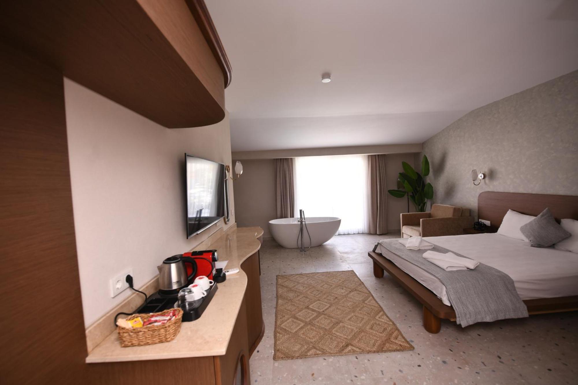 Hotel Montebello Deluxe 3*