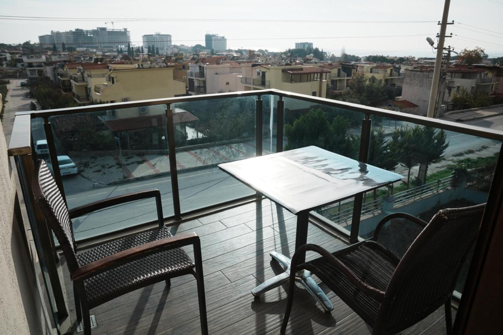 Birds Aparthotel *