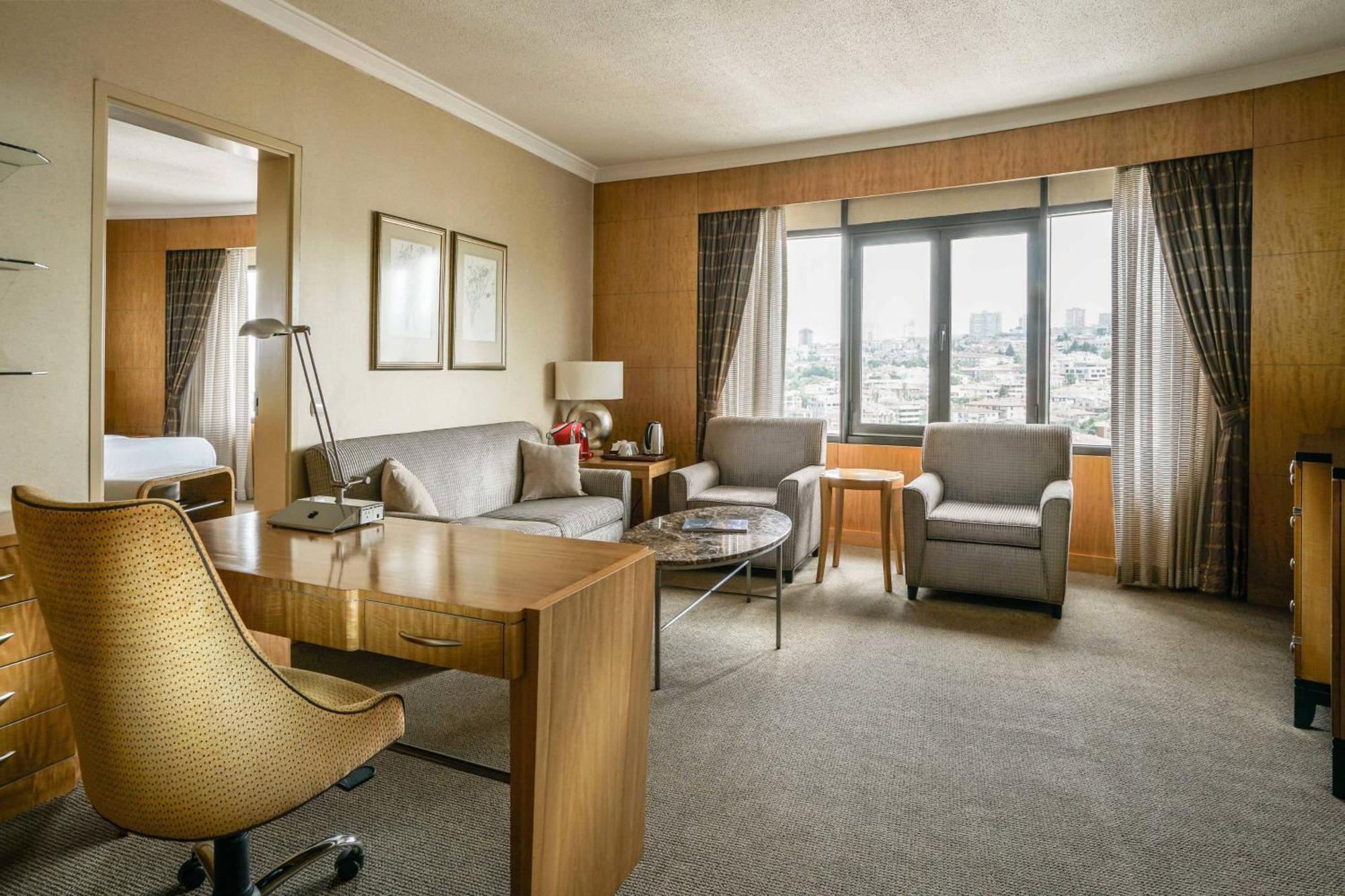 Sheraton & Convention Center Hotel