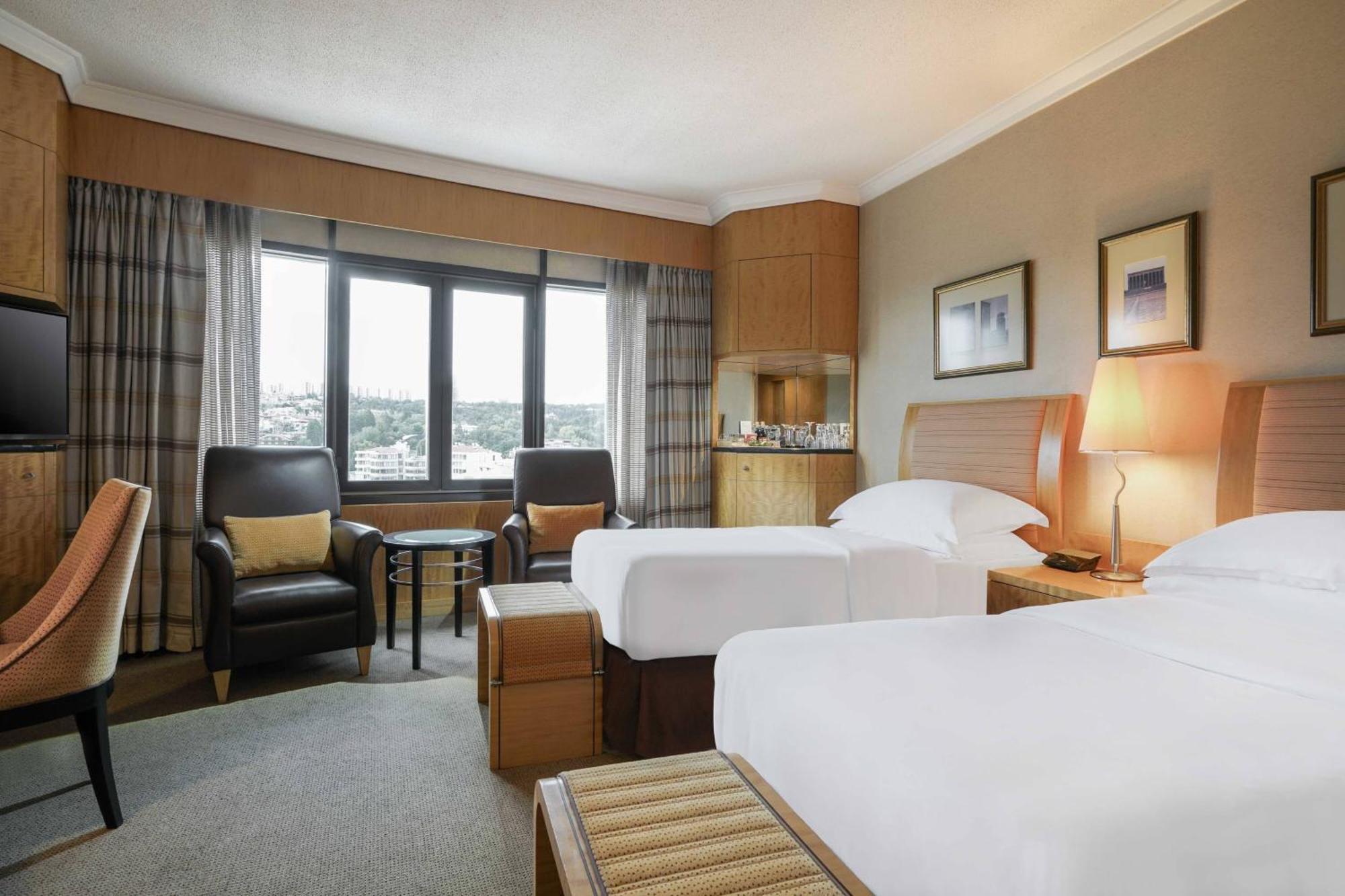 Sheraton & Convention Center Hotel 5*