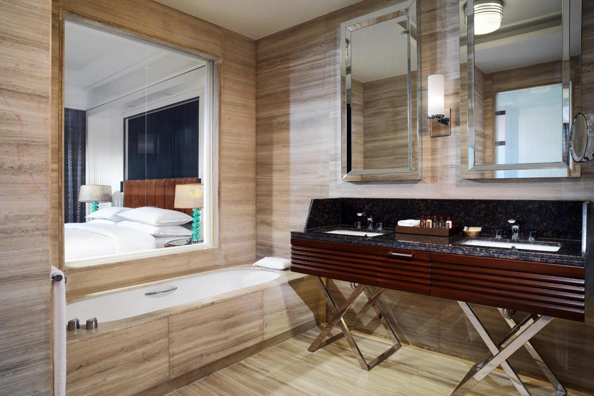 Sheraton Grand Hotel 5*
