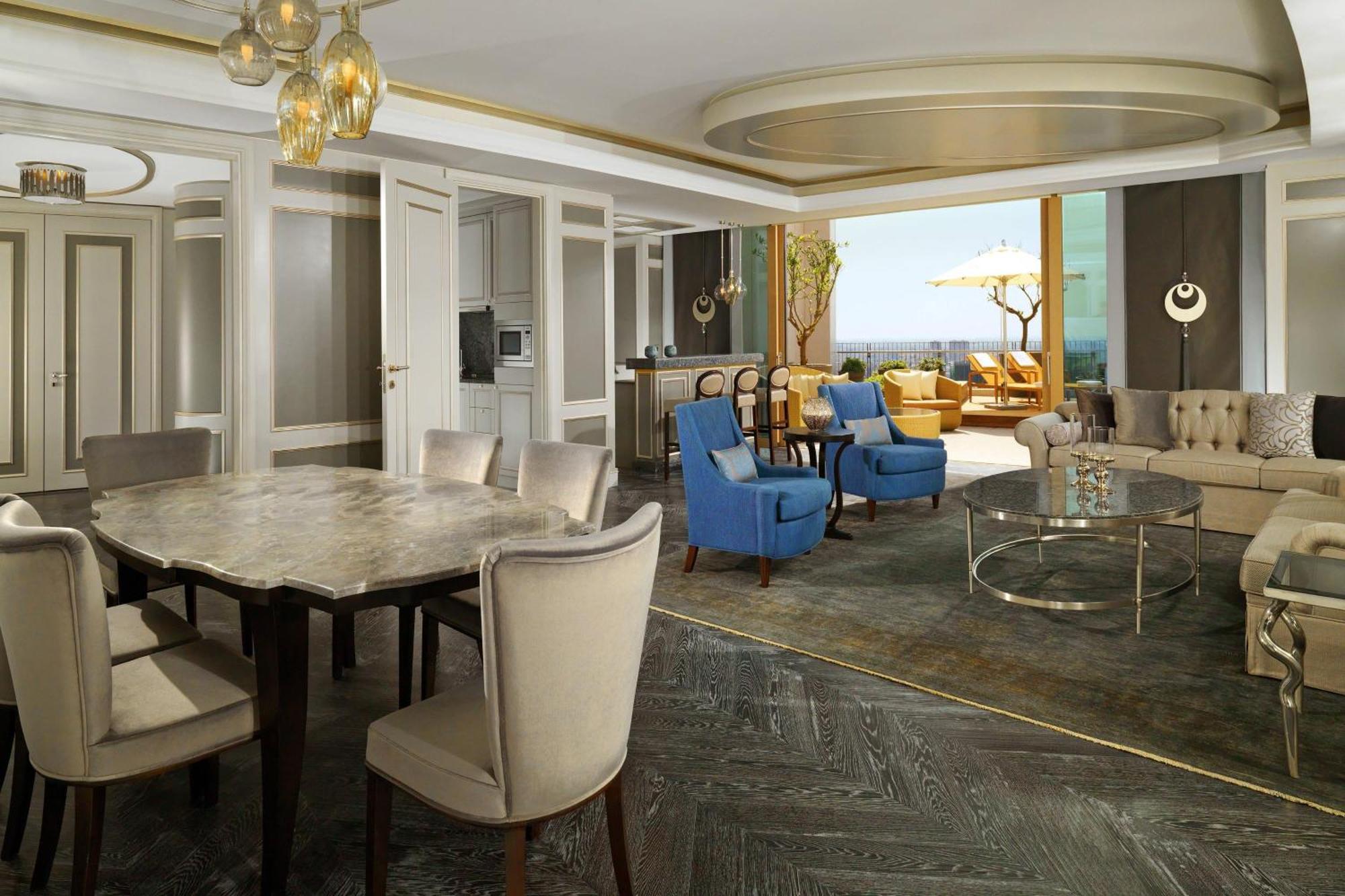 Sheraton Grand Hotel 5*