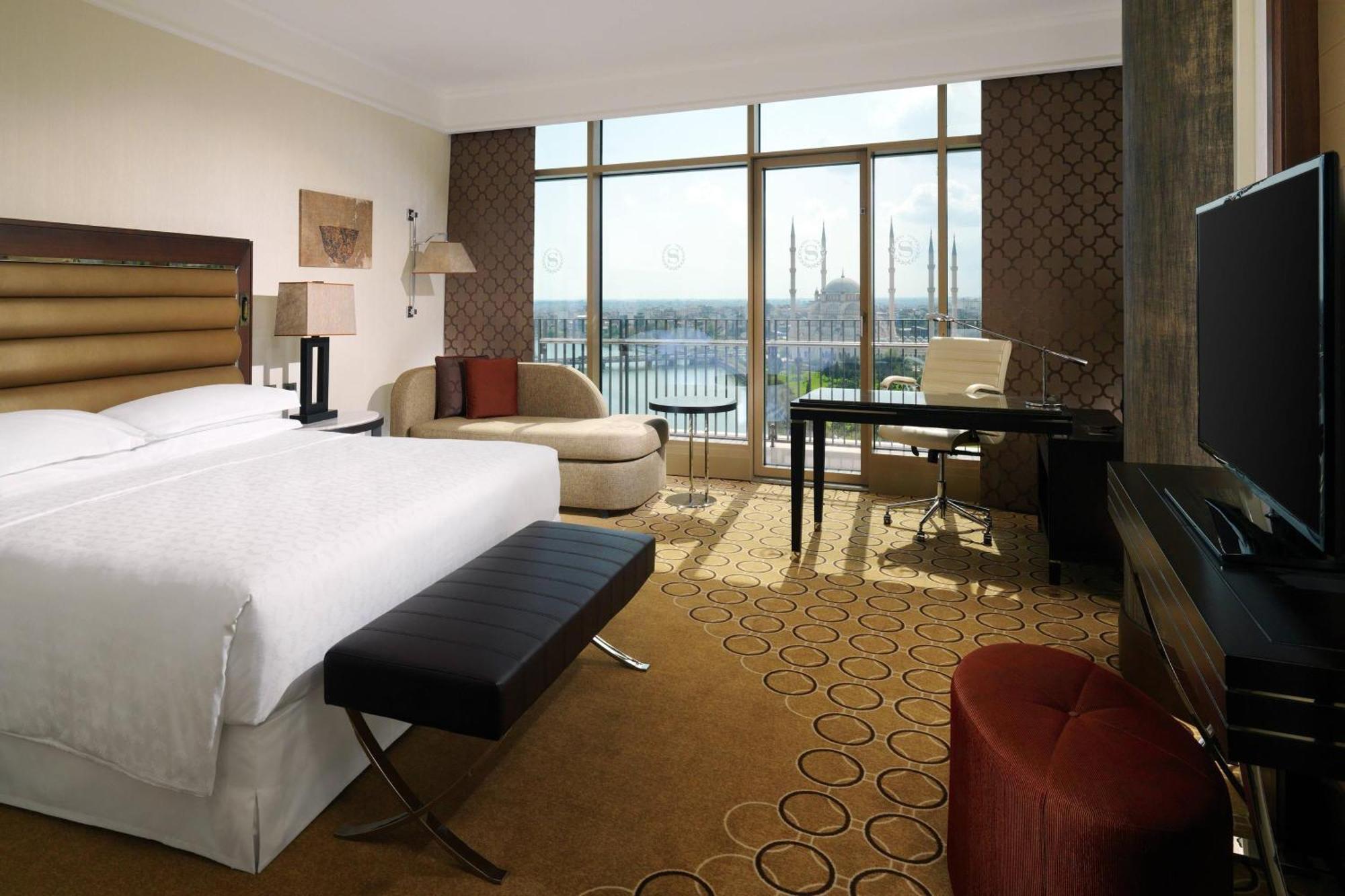 Hotel Sheraton Grand 5*