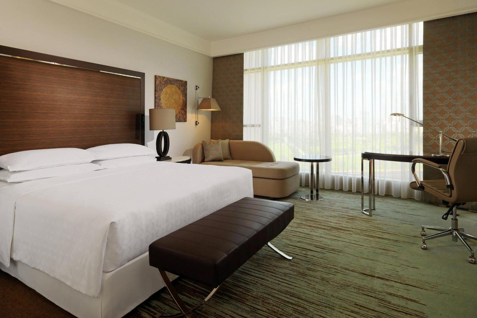 Sheraton Grand Hotel 5*