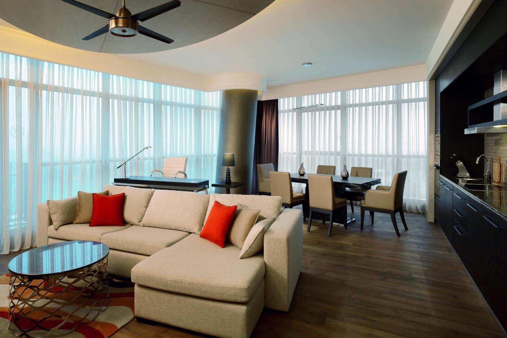 Sheraton Grand Hotel 5*