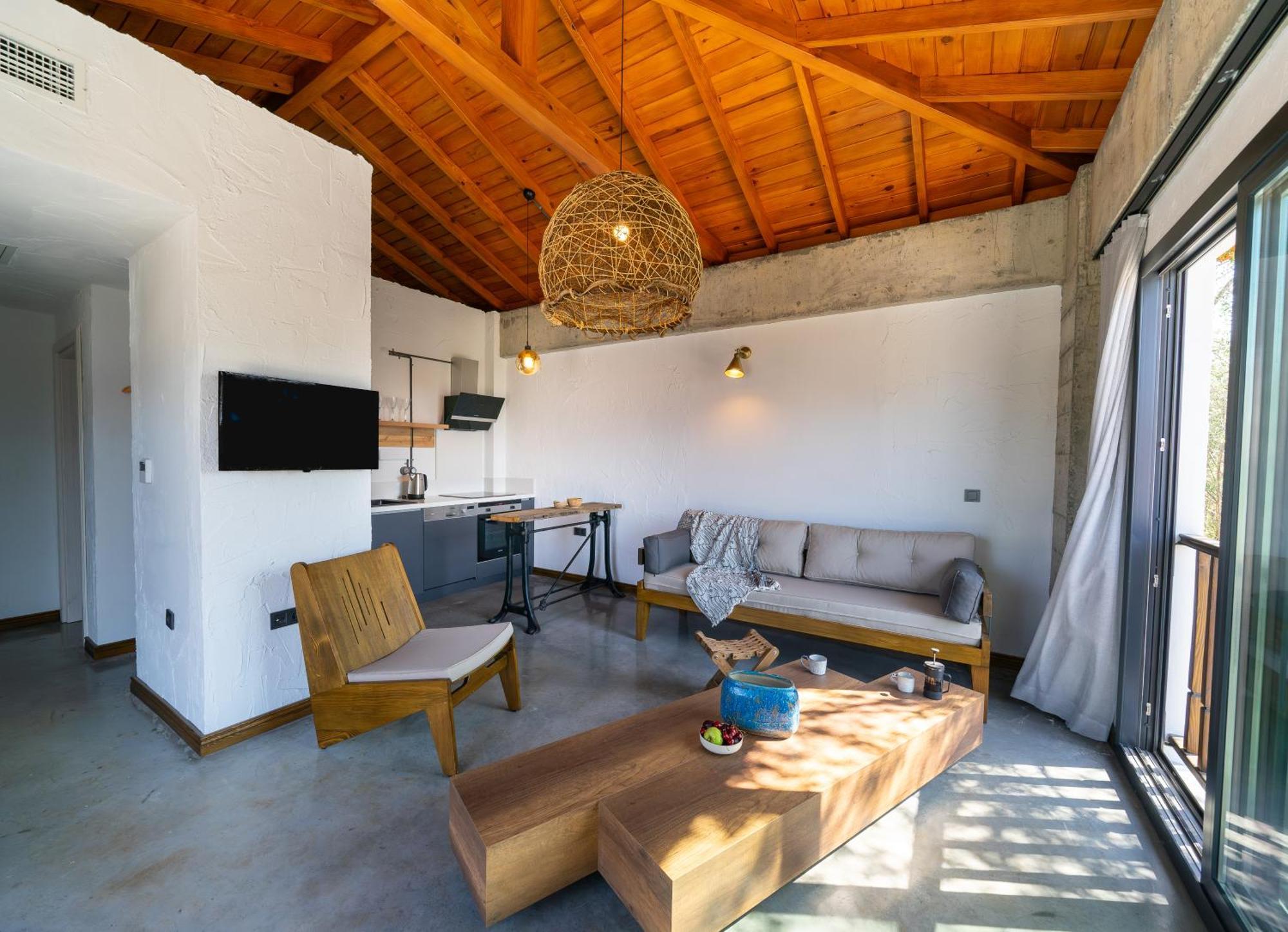 Kikonia Art & Aparthotel