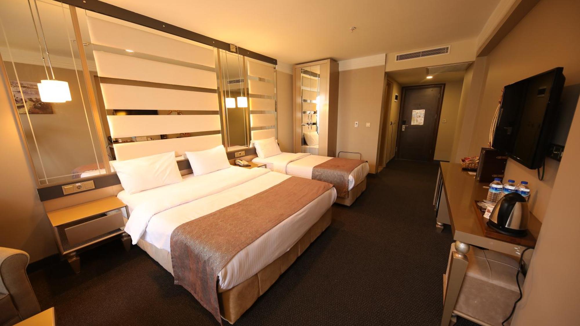 Reform Hotel Van