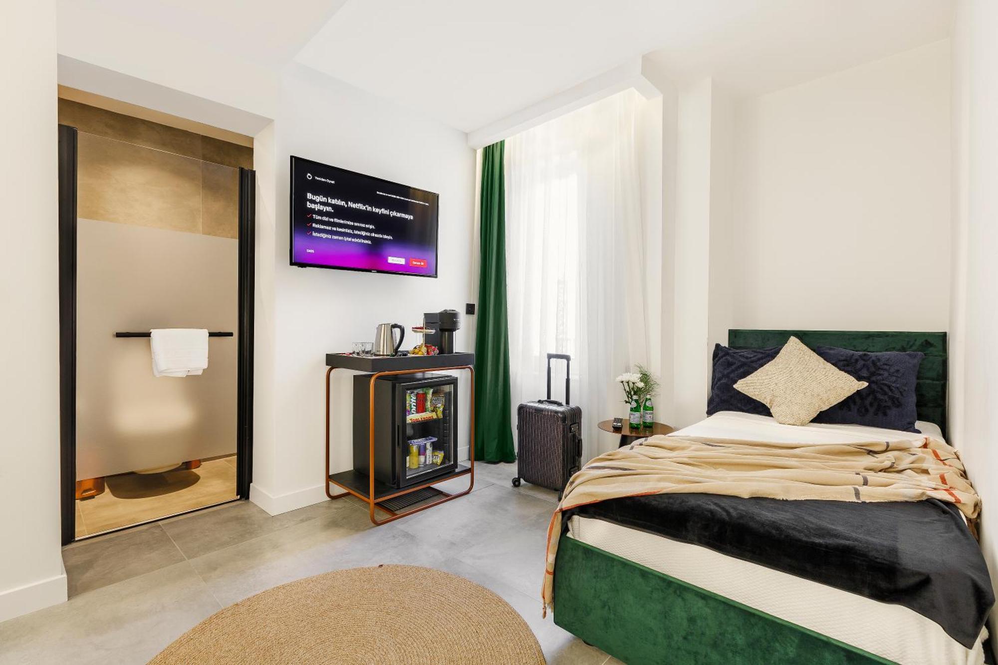 The One Living Hotel *