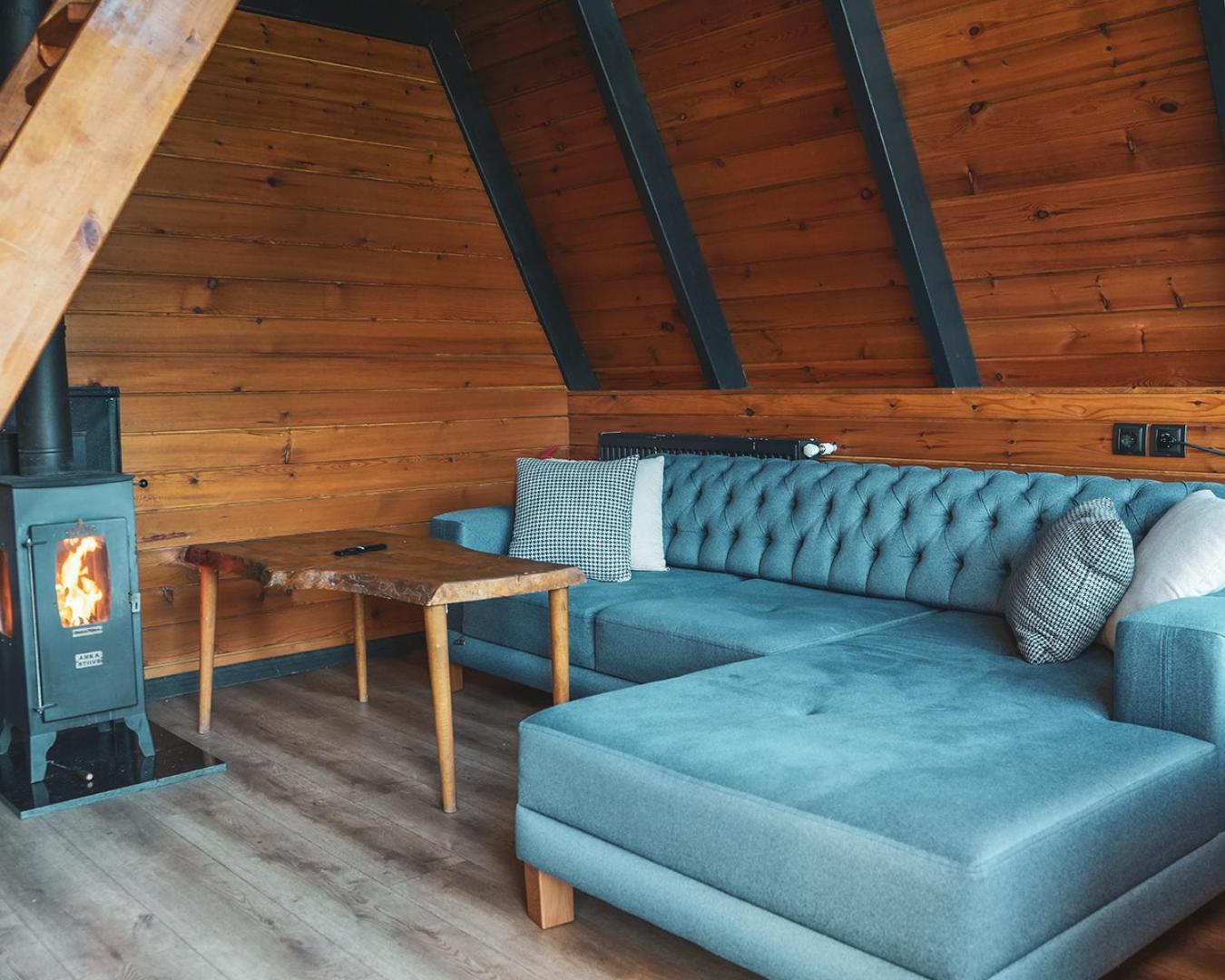 Pavri Lodge *