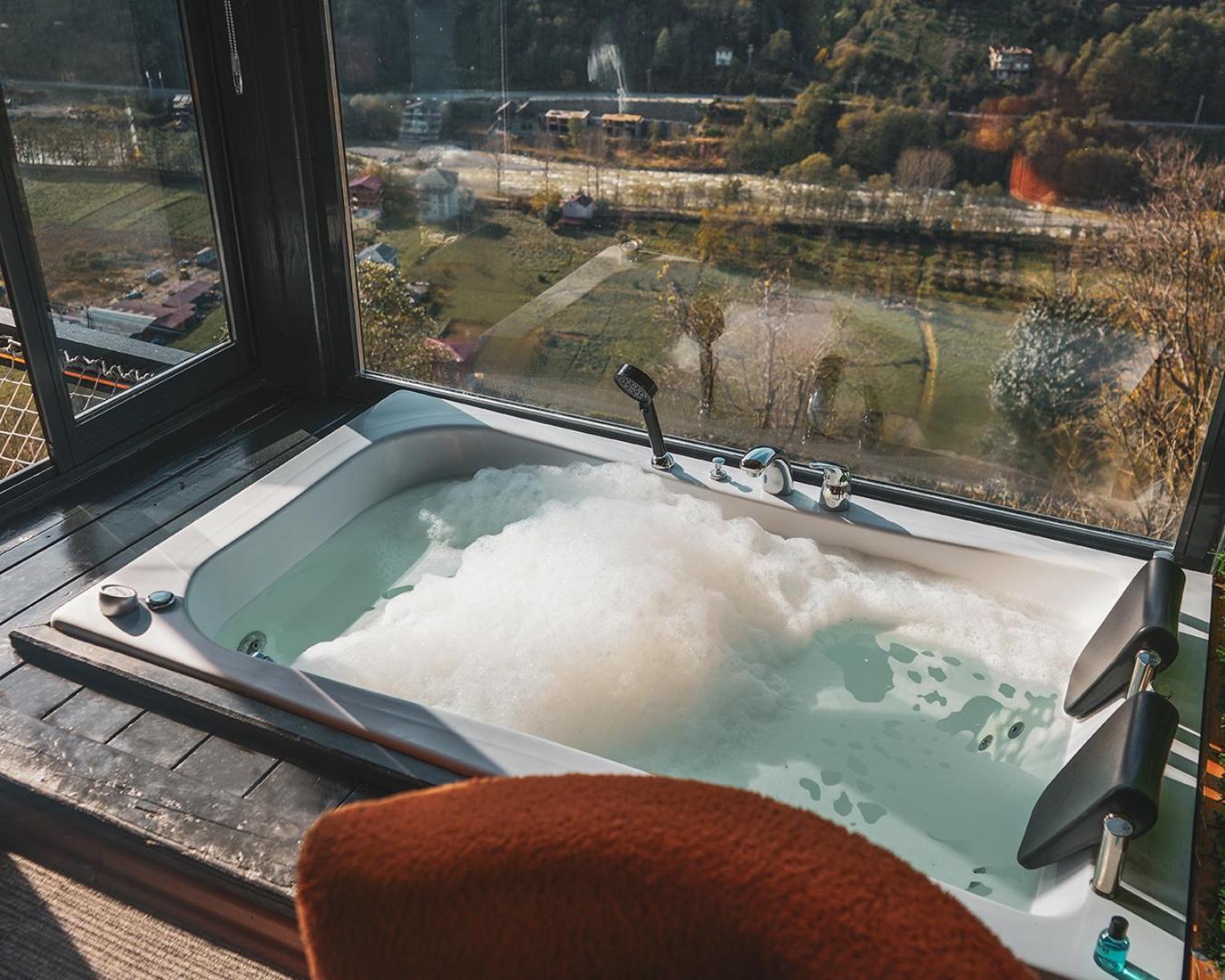 Pavri Lodge *