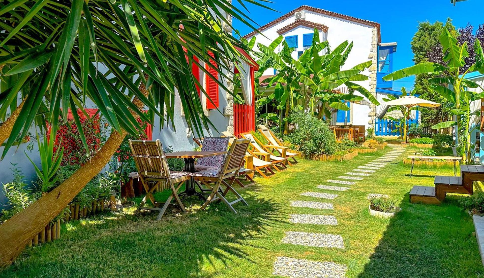Banana Food & - Adults Only Hotel 3*