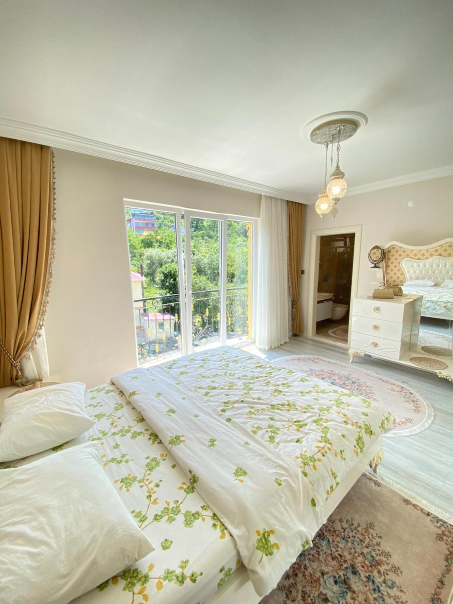 My White House Apartment *