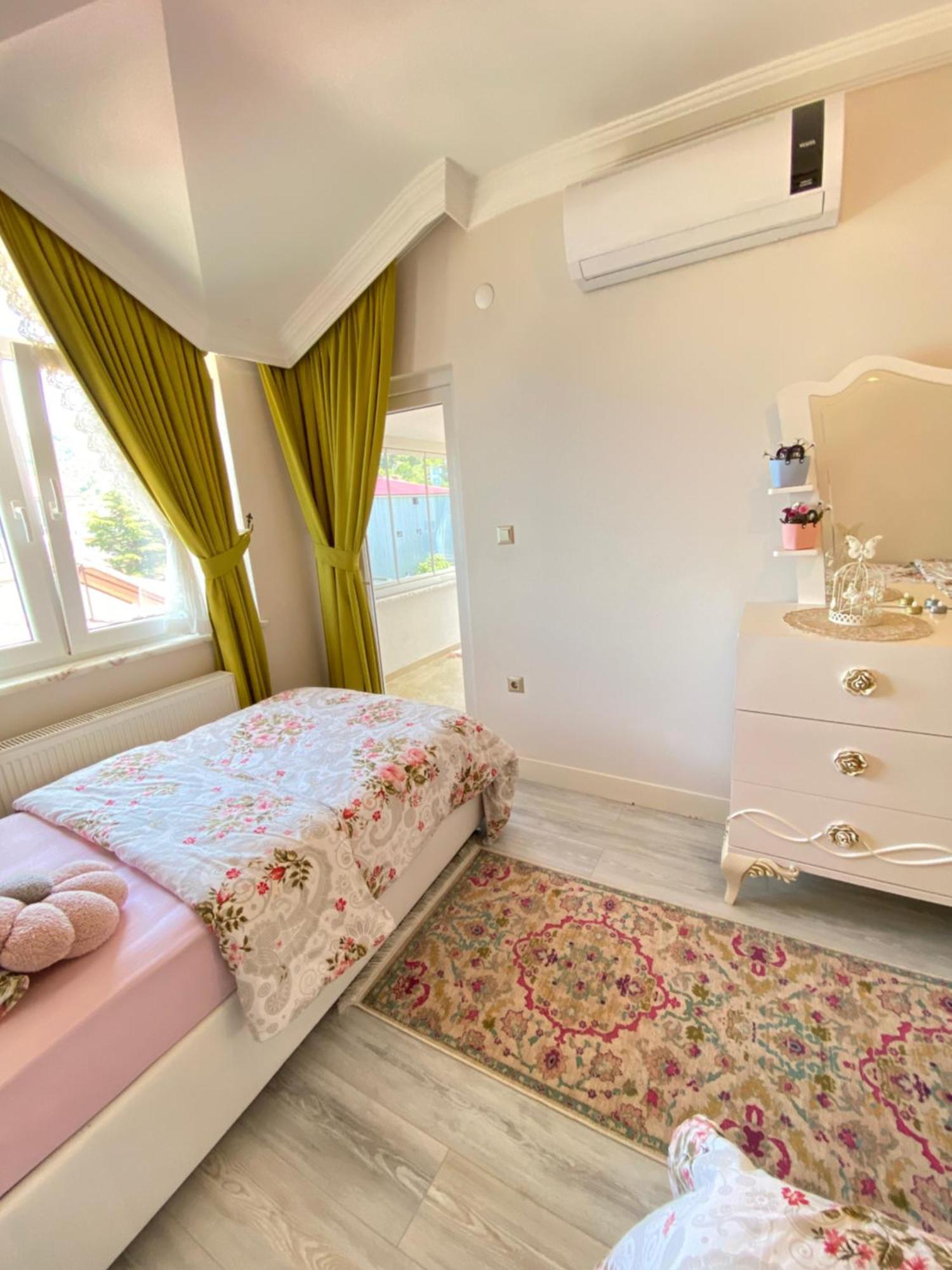 My White House Apartment *