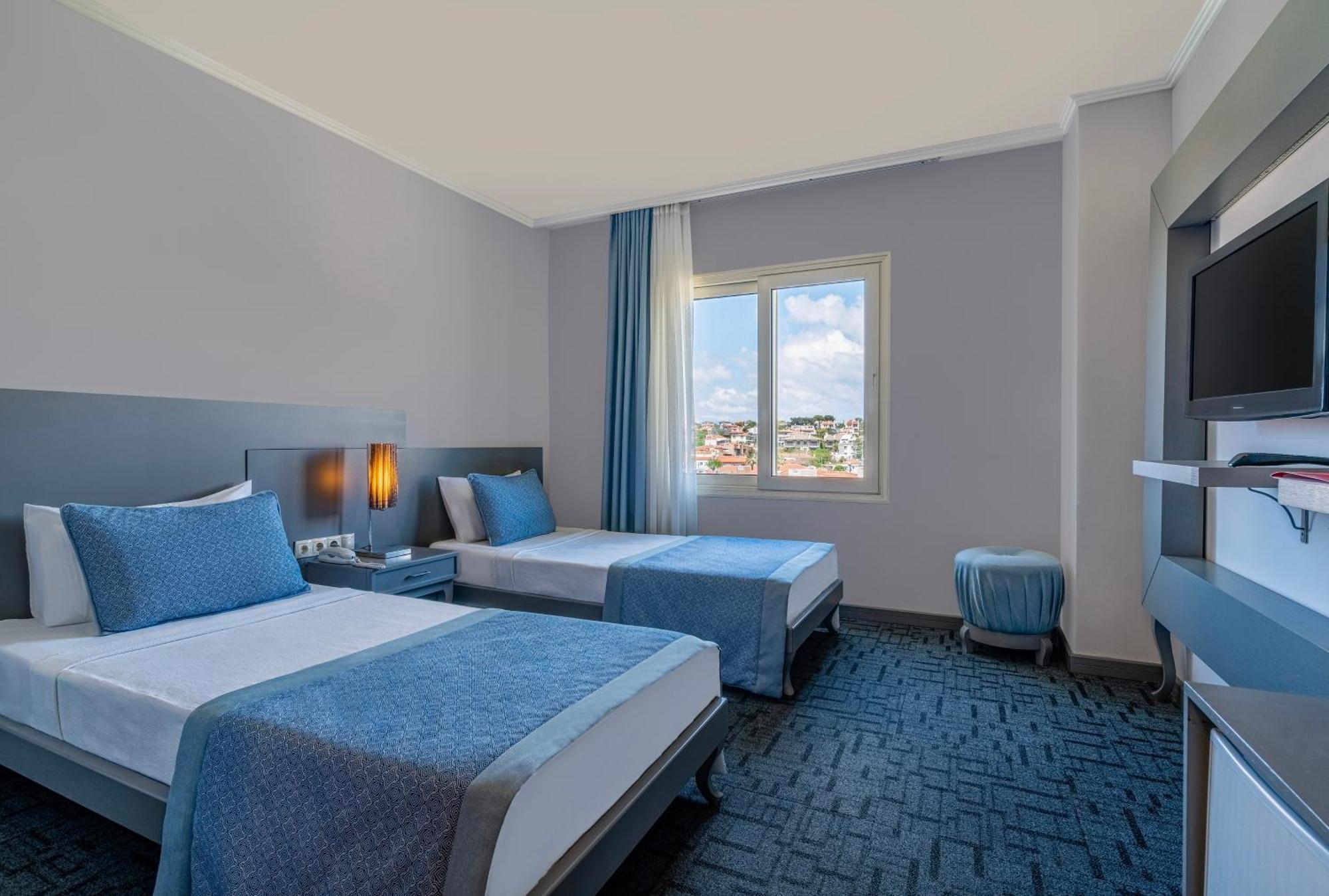 Hotel Sisus Marina 4*