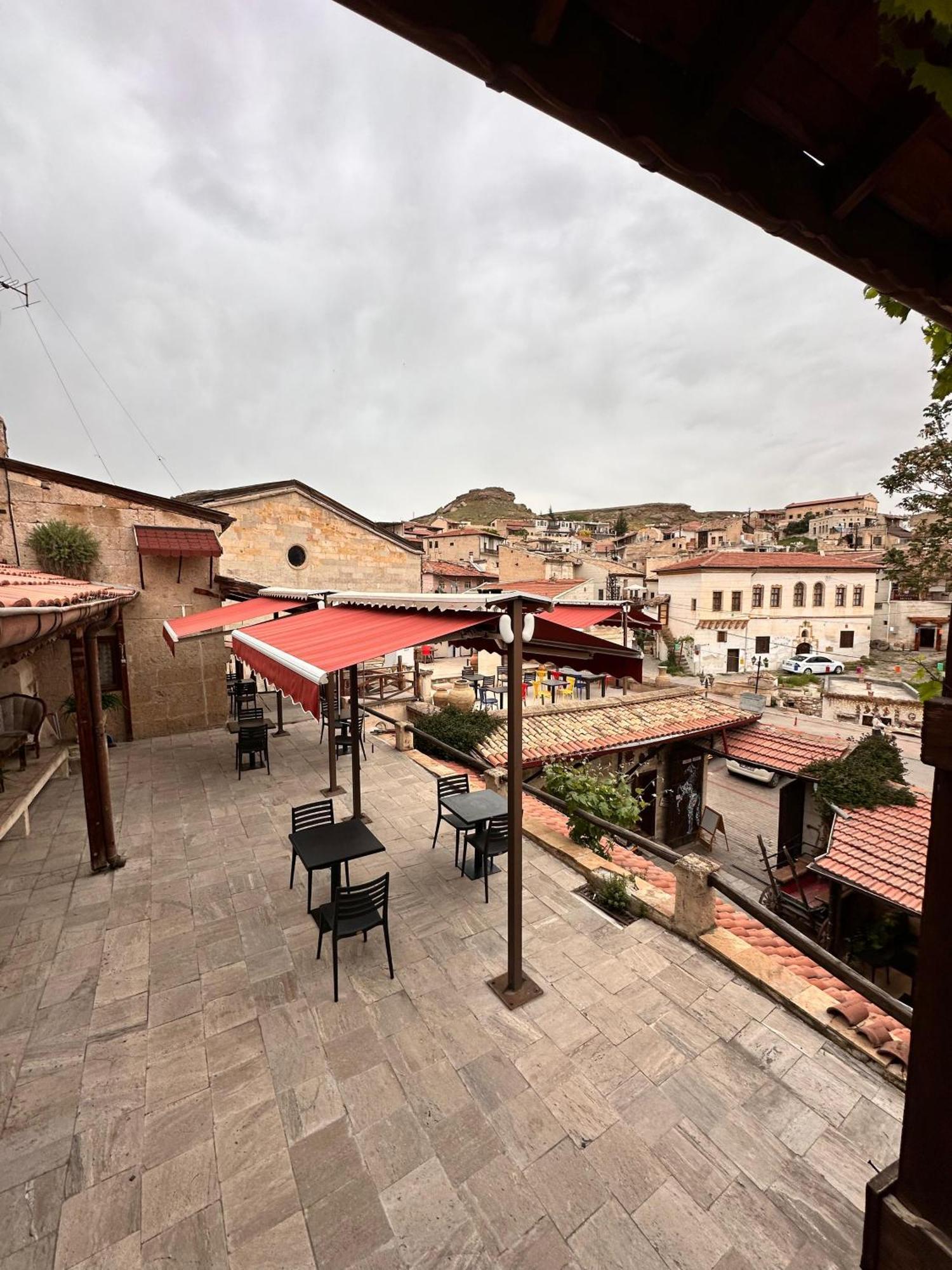 Hotel Tokmak *