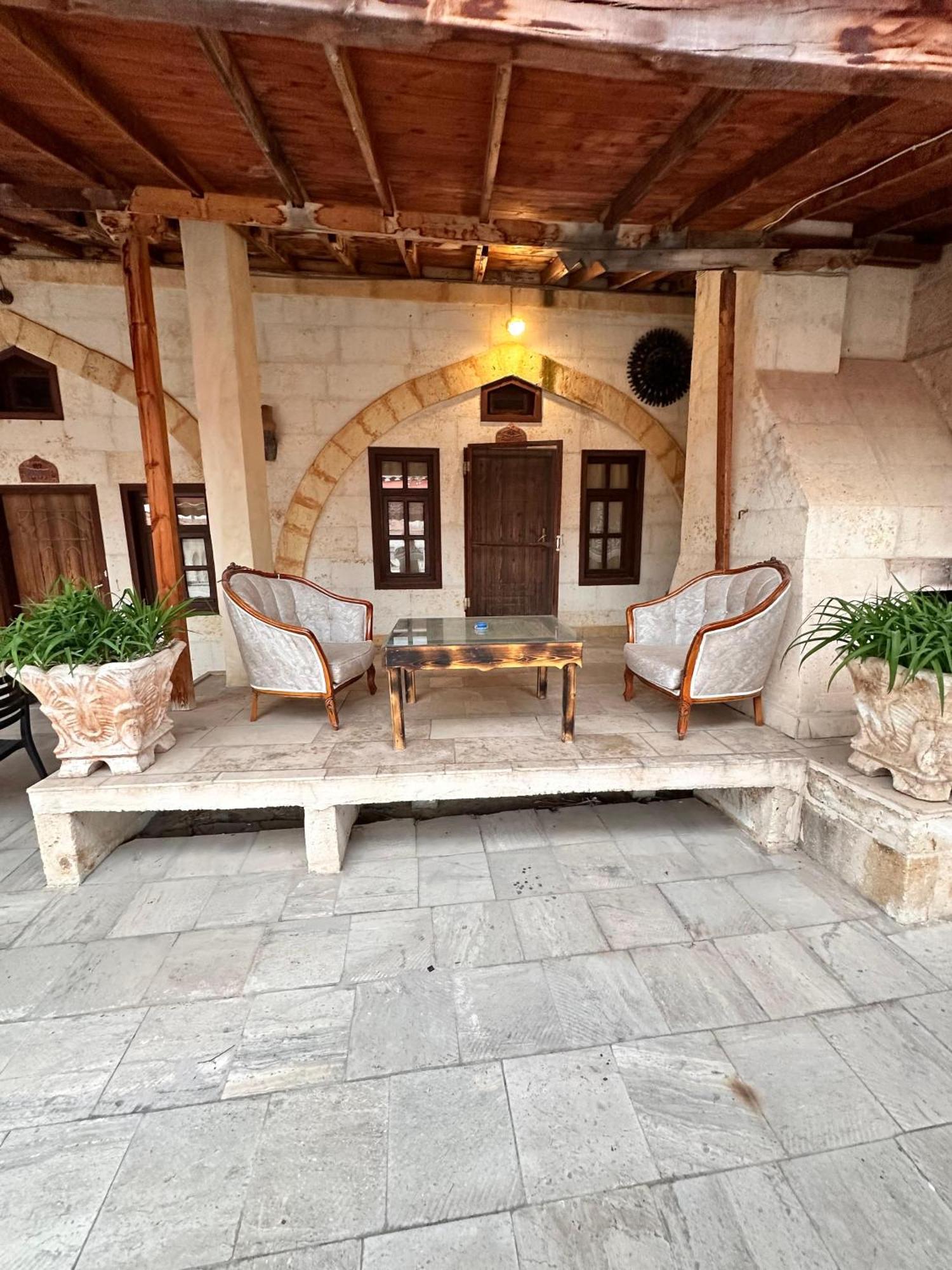 Tokmak Hotel *